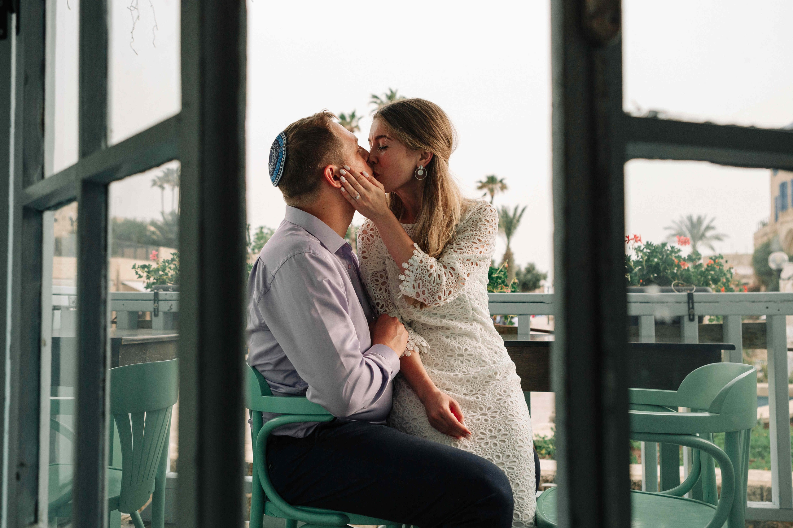 LOVERS IN JAFFO. PHOTOGRAPHER IN ISRAEL
