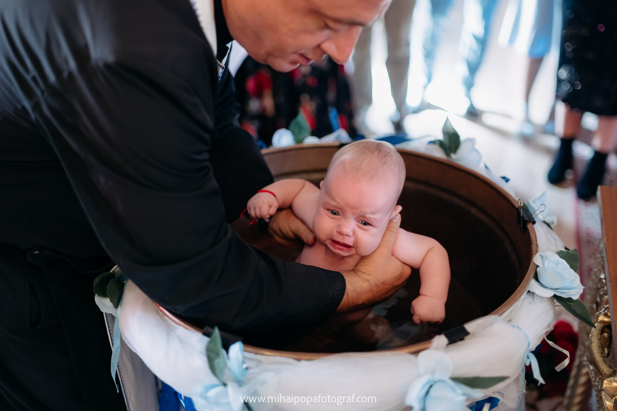 Fotograf de botez în Bucuresti| Mihai Popa Fotograf. Fotograf Nuntă & Botez București - Mihai Popa | Dincolo de oameni, imortalizez emoții!