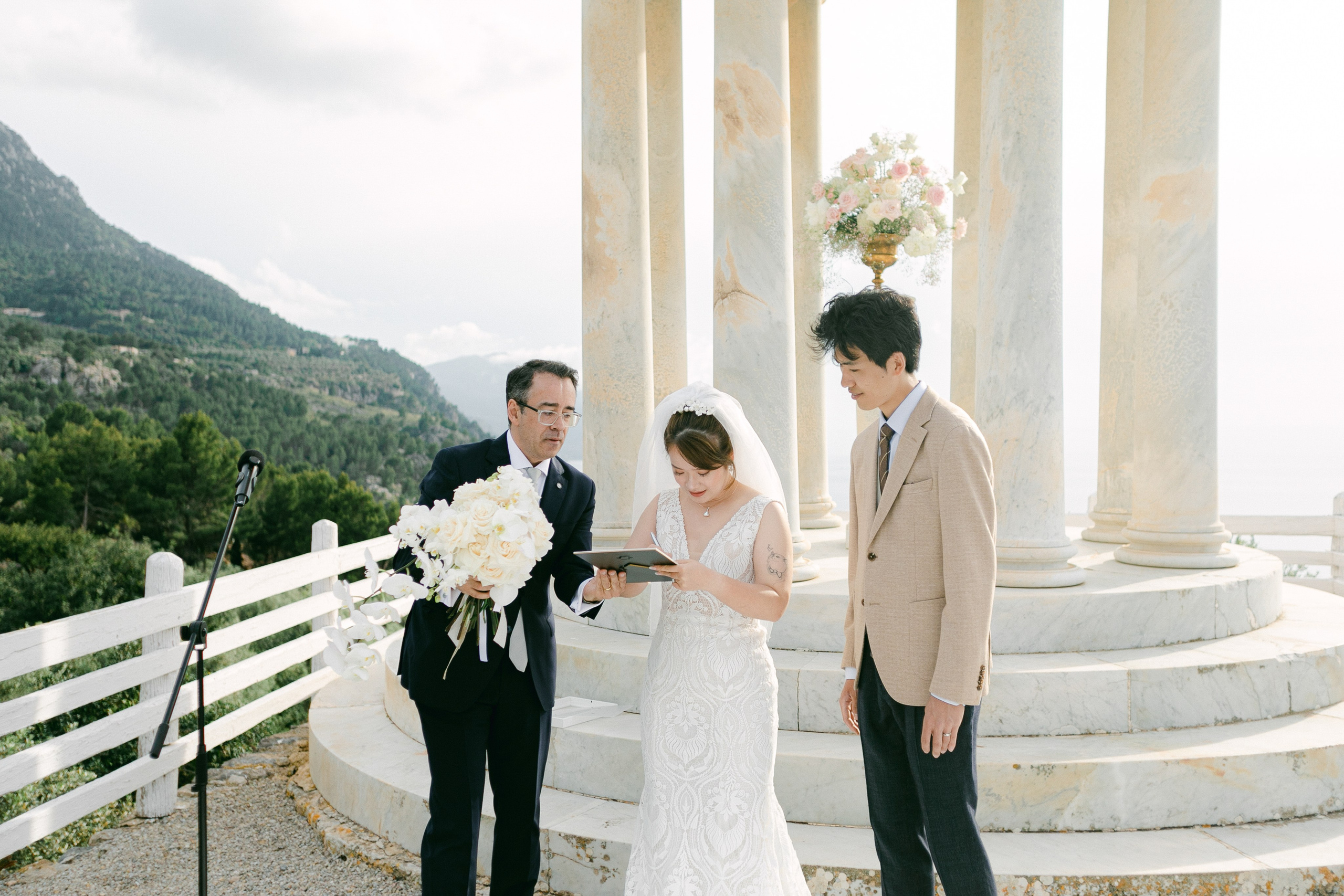 Chenyi & Tiangseng. Wedding Celebrant in Mallorca Iban Collin
