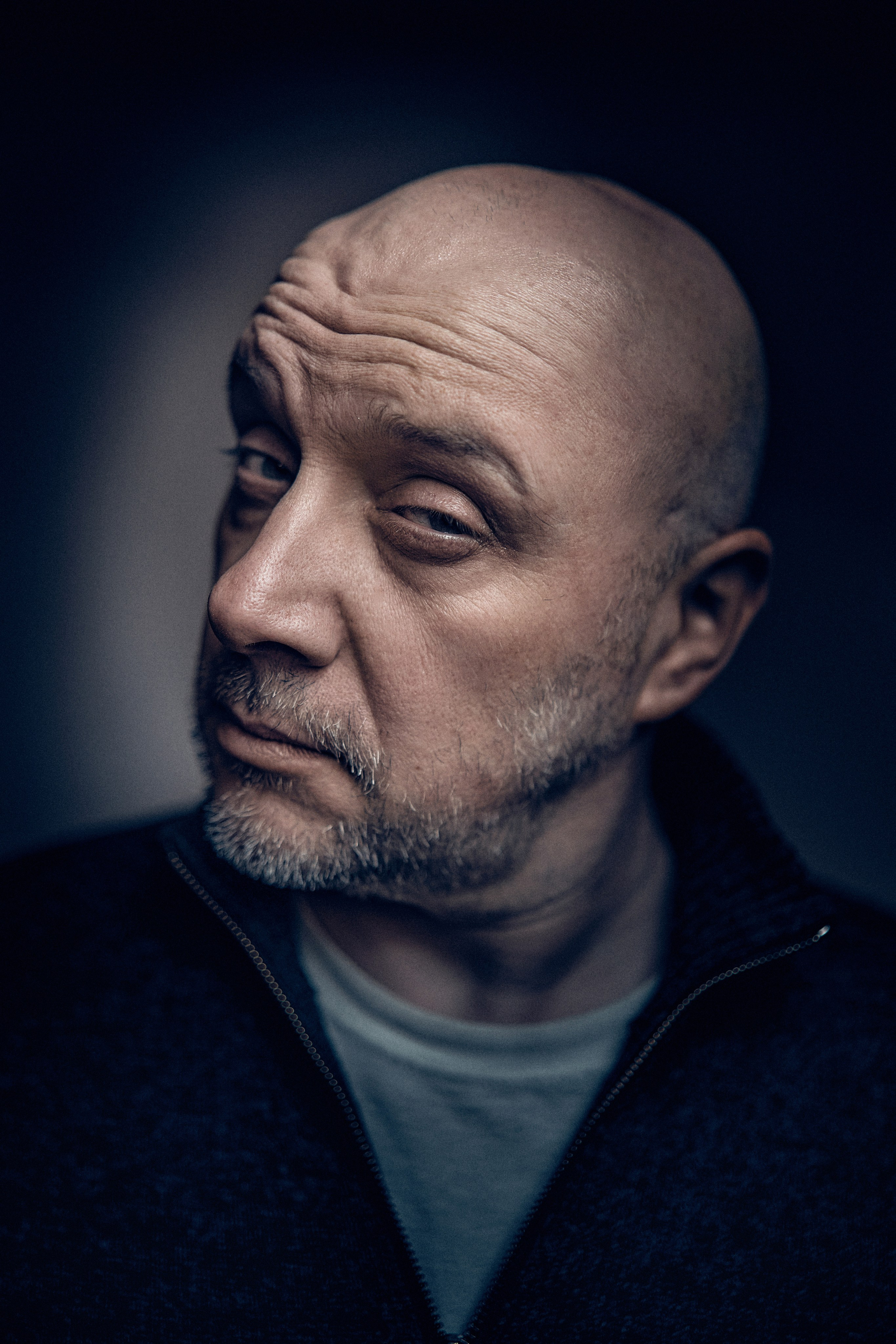 Portret Malarza - Simeon Genew - Portrety w studio - Fotograf i wideograf Andriej Szypiłow