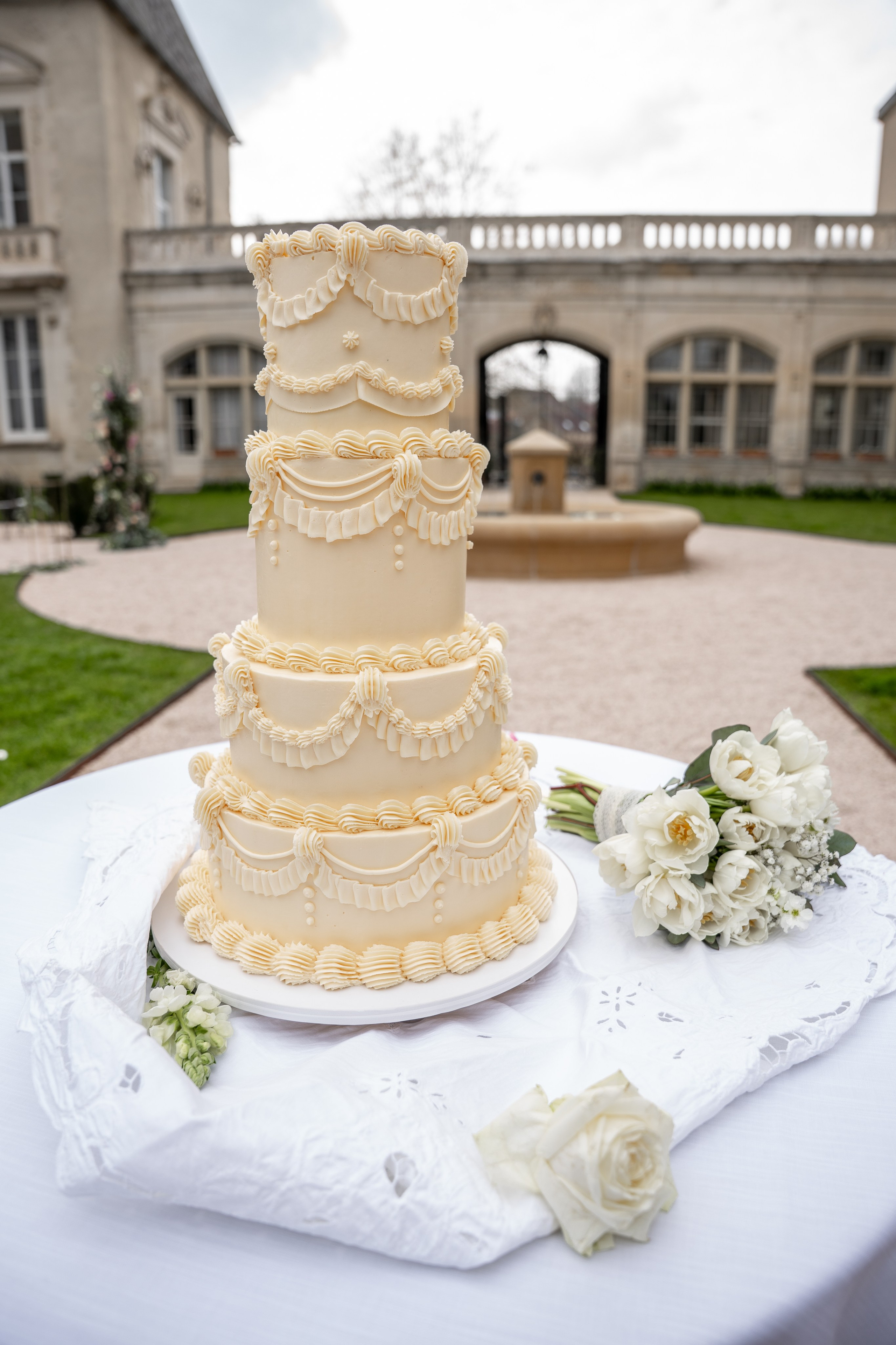 Chateau elopement inspiration. Wedding photographer in Paris Oksana Shum