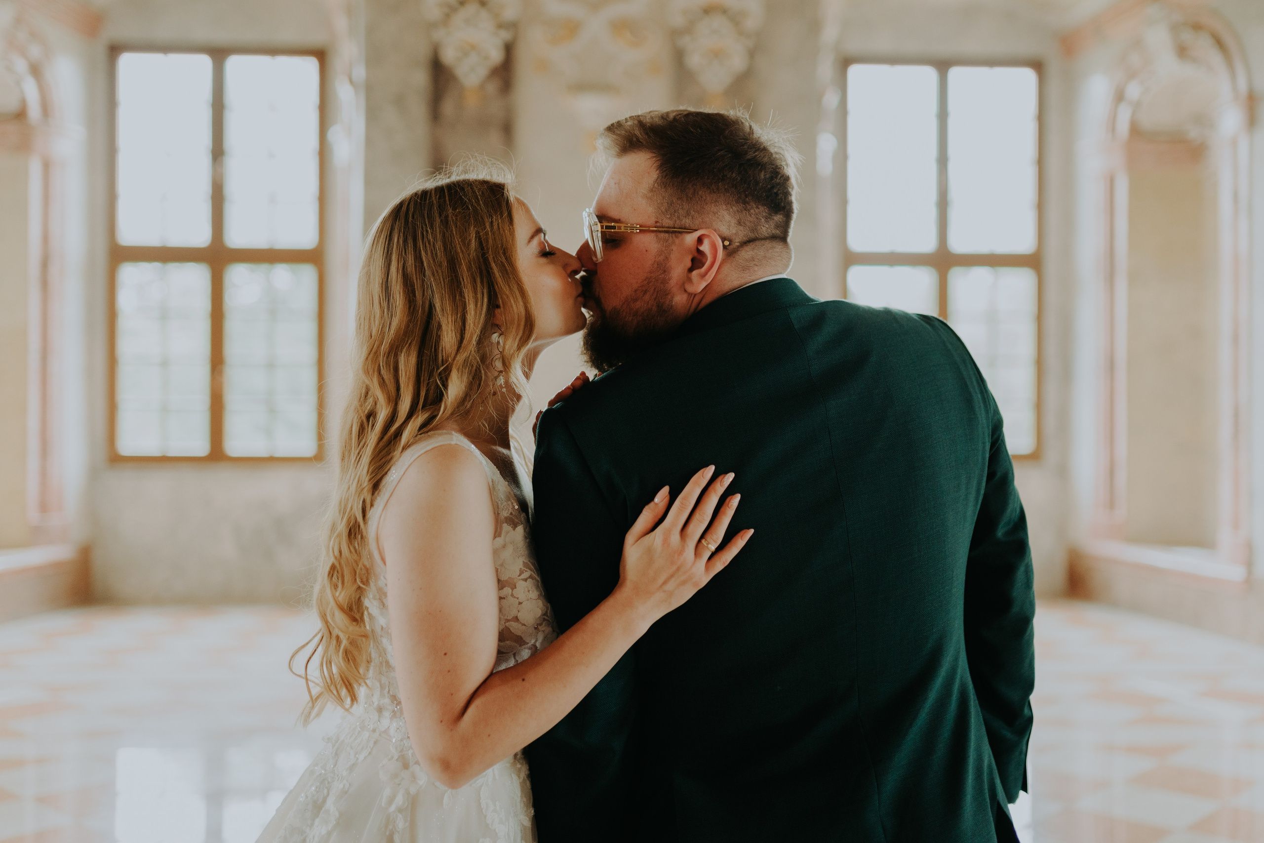 Klasztor Cystersów w Lubiążu: Plener ślubny Oli i Rafała. Fotograf ślubny Śląsk – reportaż ślubny | KarkowskaFoto