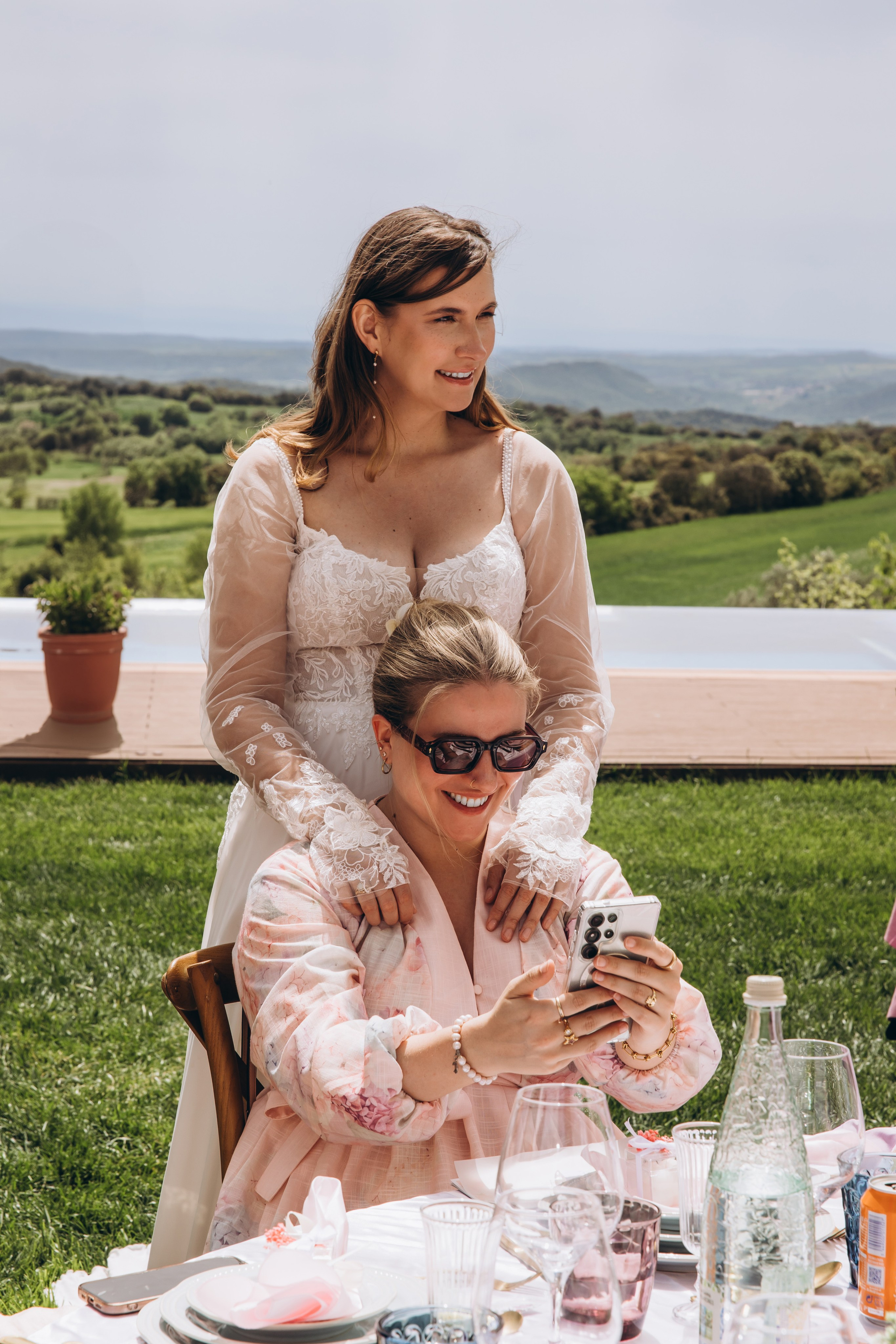 Couple in Florence streets – Italian wedding photo & video.