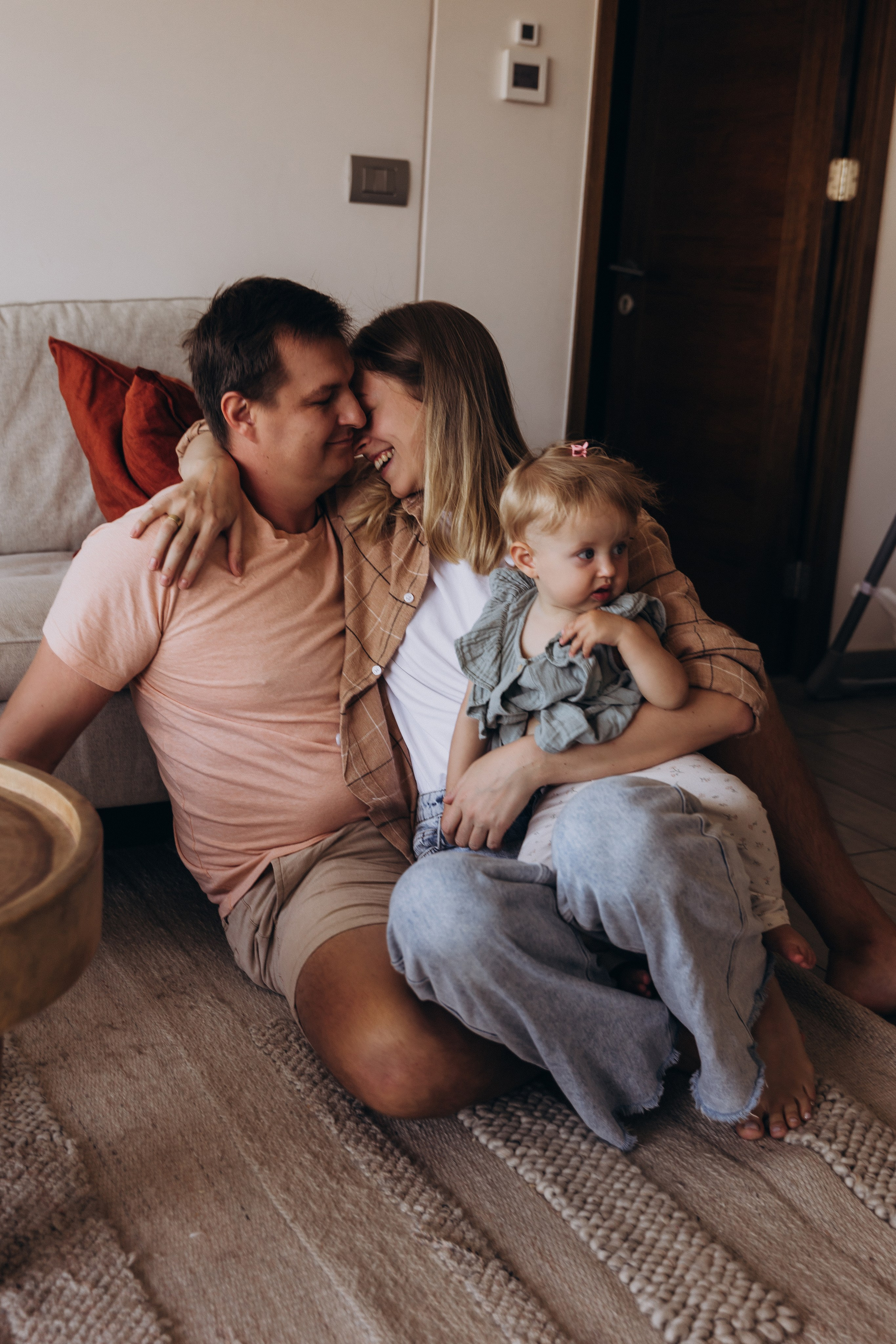Lifestyle Family Photoshoot at Home — Cozy & Authentic Moments. Photographer in Santiago, Chile Anna Almazova