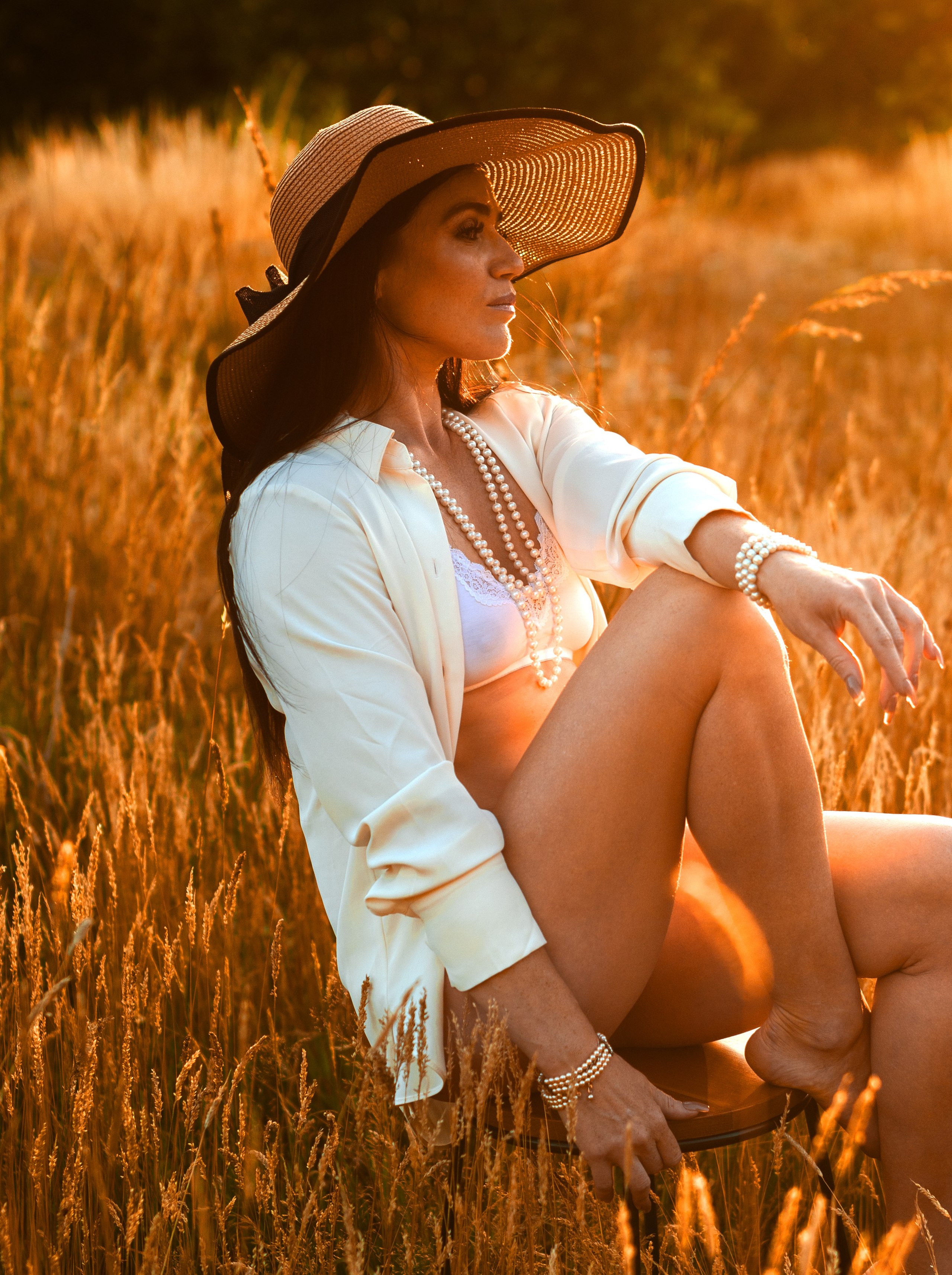 Outdoor Women’s Boudoir Session. Women’s photographer in Coventry, UK. Boudoir and portraits are my focus; I also capture couples, mini weddings, maternity & newborns