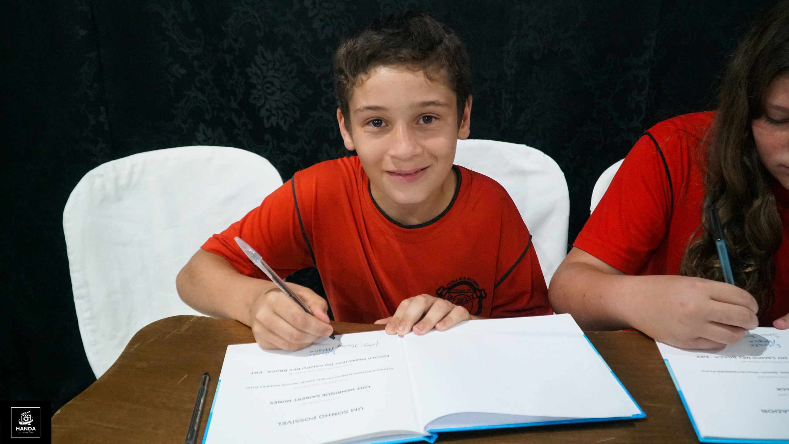 Noite autógrafos colégio Aurélio Buarque de Holanda. Handa Produções