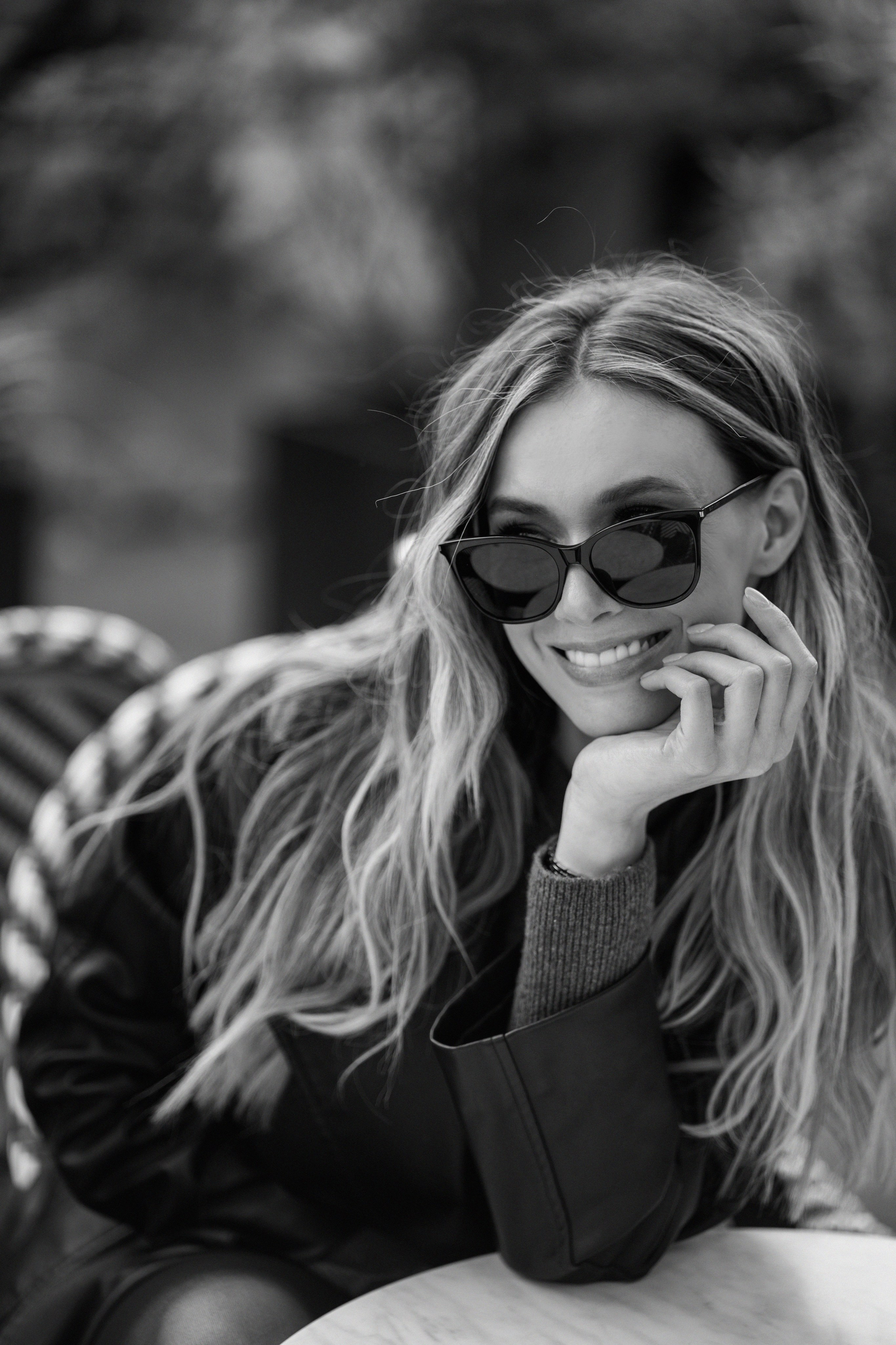 Осенний свет. Теплый портрет на фоне Парижа. Ksenia Marchand/ Lifestyle фотограф в Париже