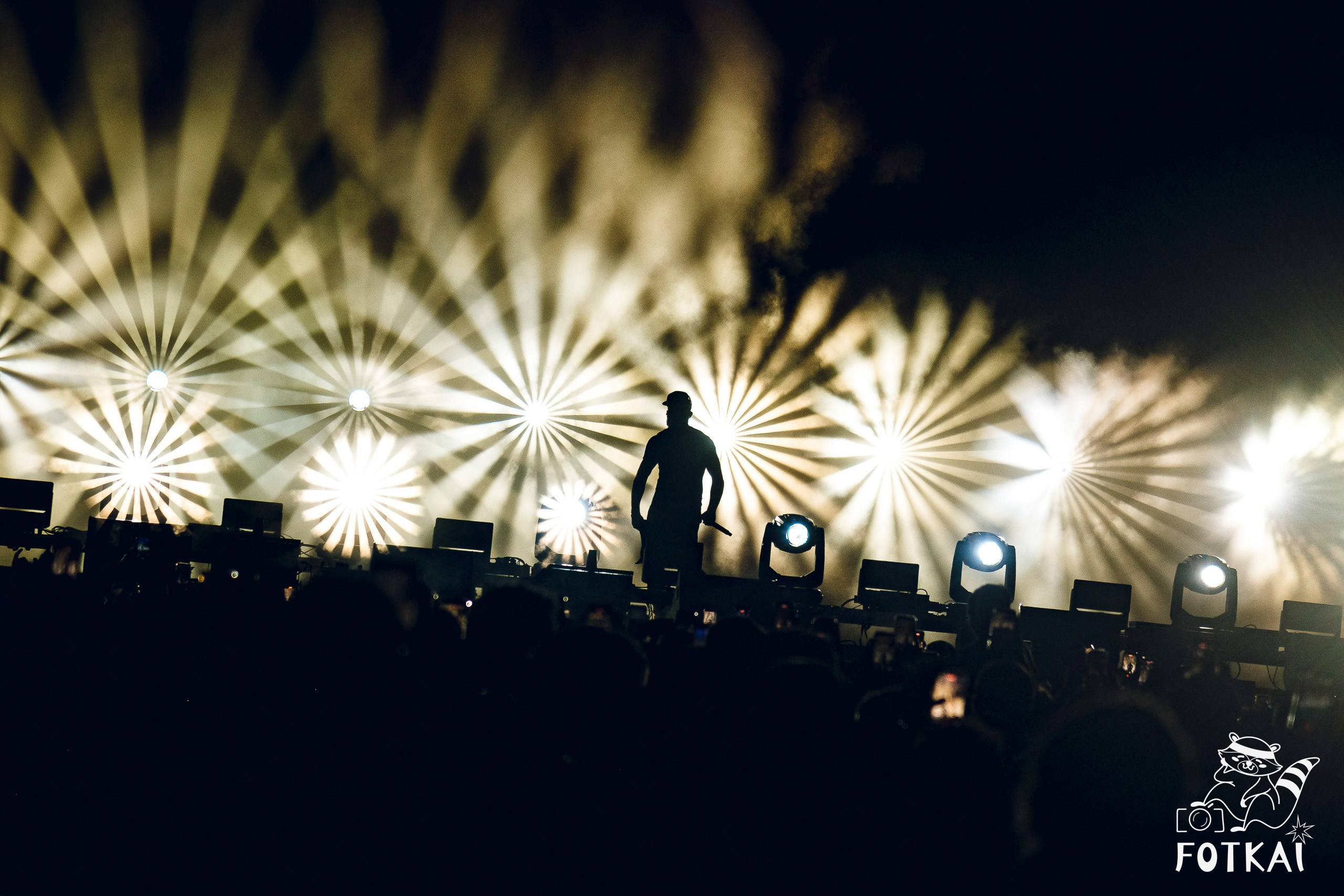 JC Reyes at Brilla Torrevieja Festival — Live Concert Photos in Torrevieja, Spain, 2026 | FOTKAI