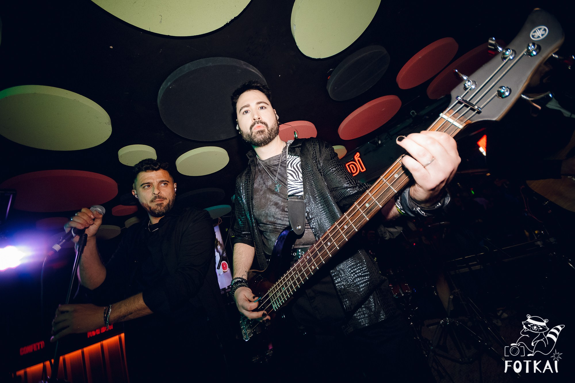 Концерт Delyrio в Confetti Playa Alicante — живое выступление группы, февраль 2026 | FOTKAI