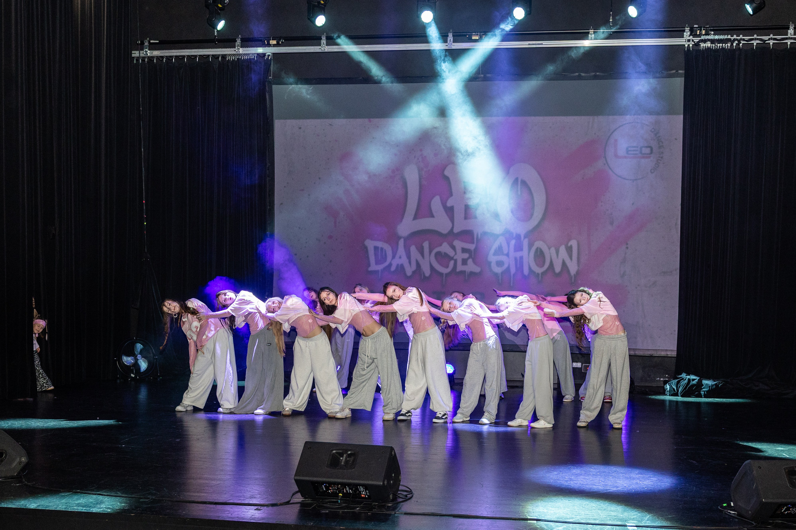 LEO DANCE SHOW WINTER 2025. Семейный и детский фотограф в Варшаве Мила Бобровская