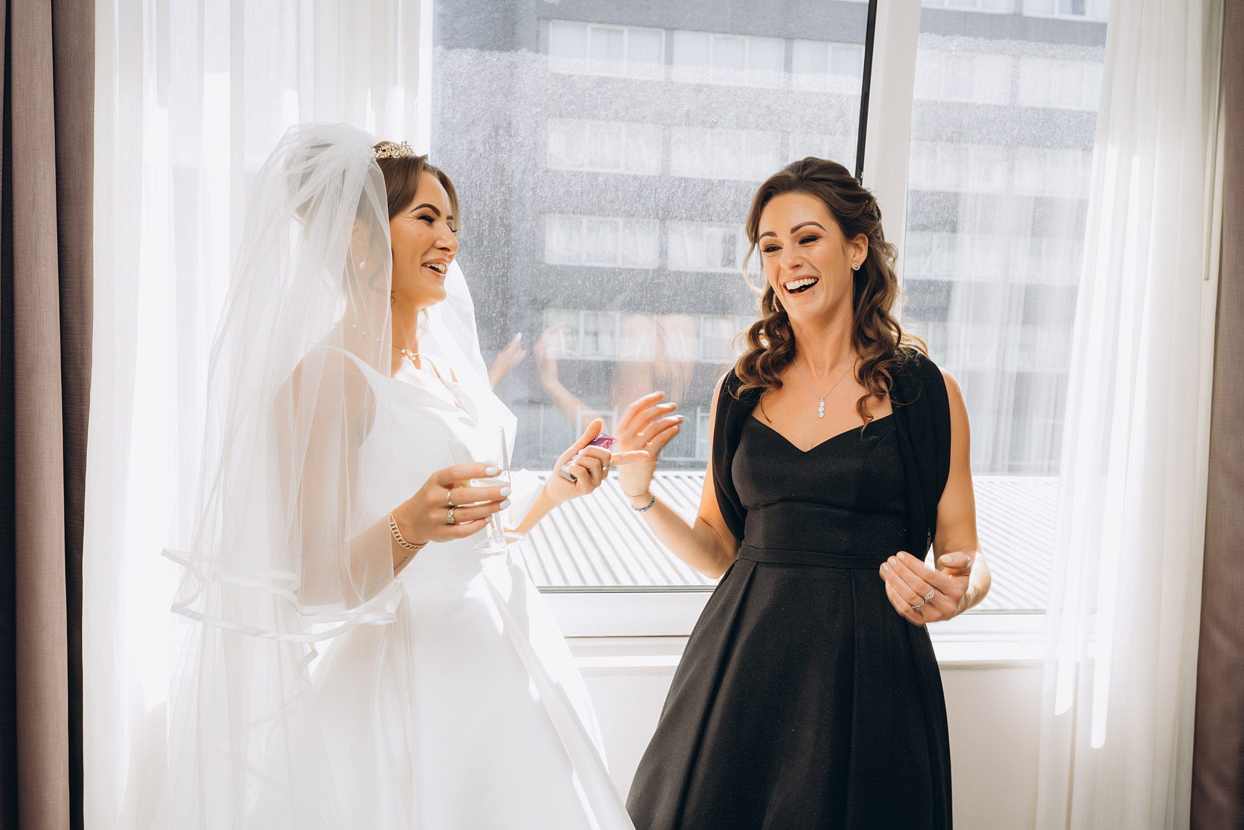 Megan & Oneias. Main