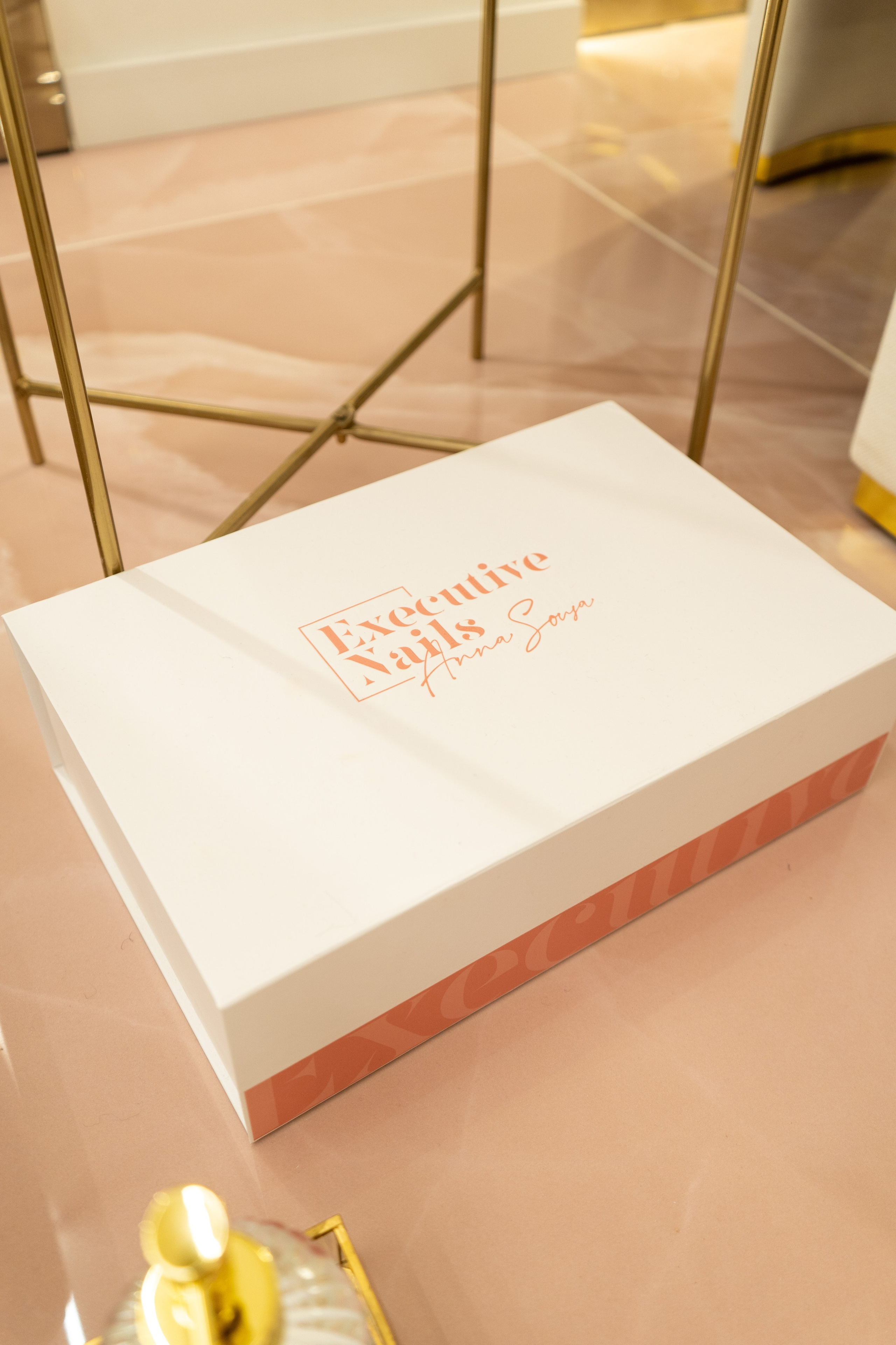 Anna Sousa. Frames by Giovani Braga