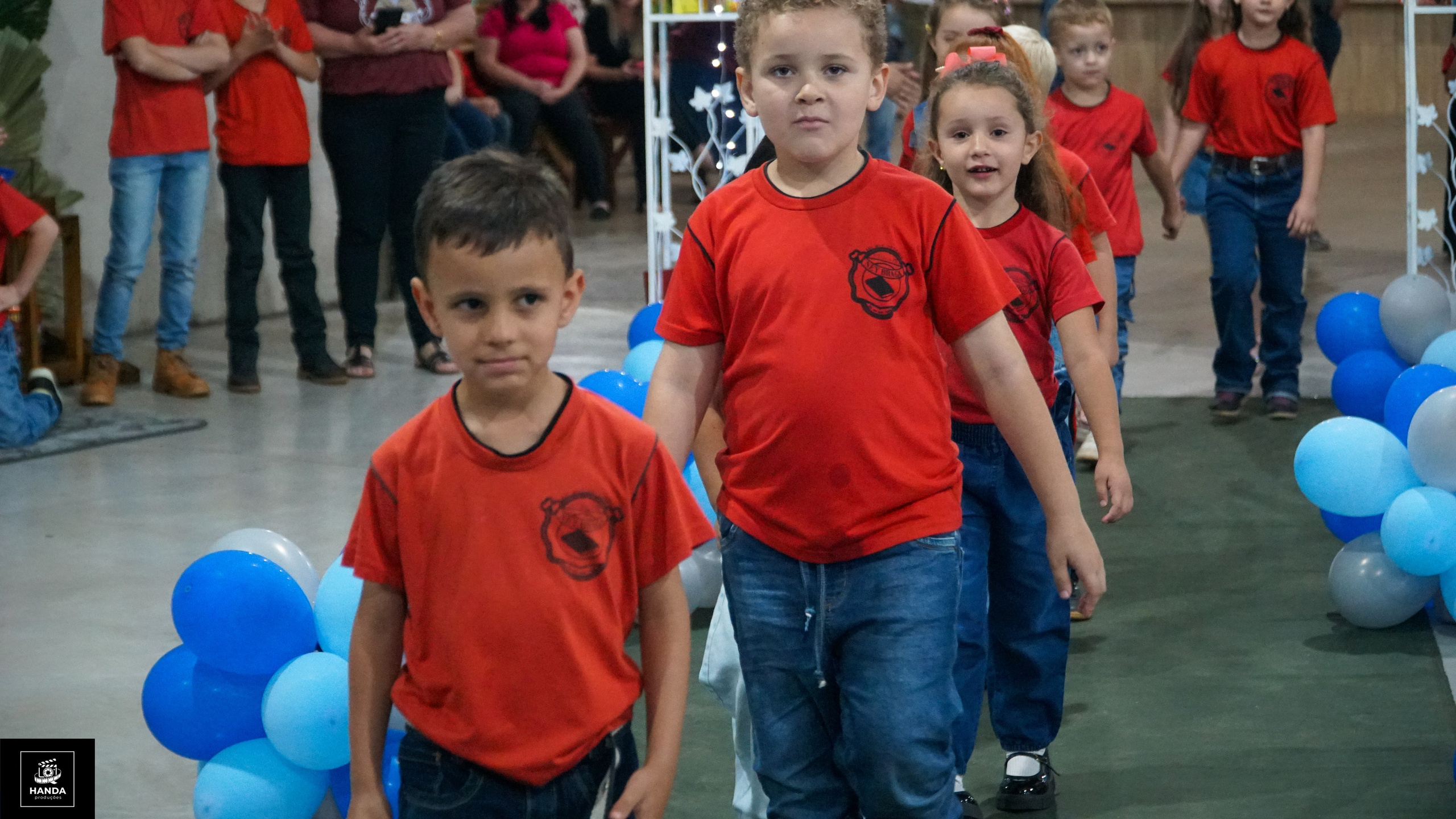 Noite autógrafos colégio Aurélio Buarque de Holanda. Handa Produções