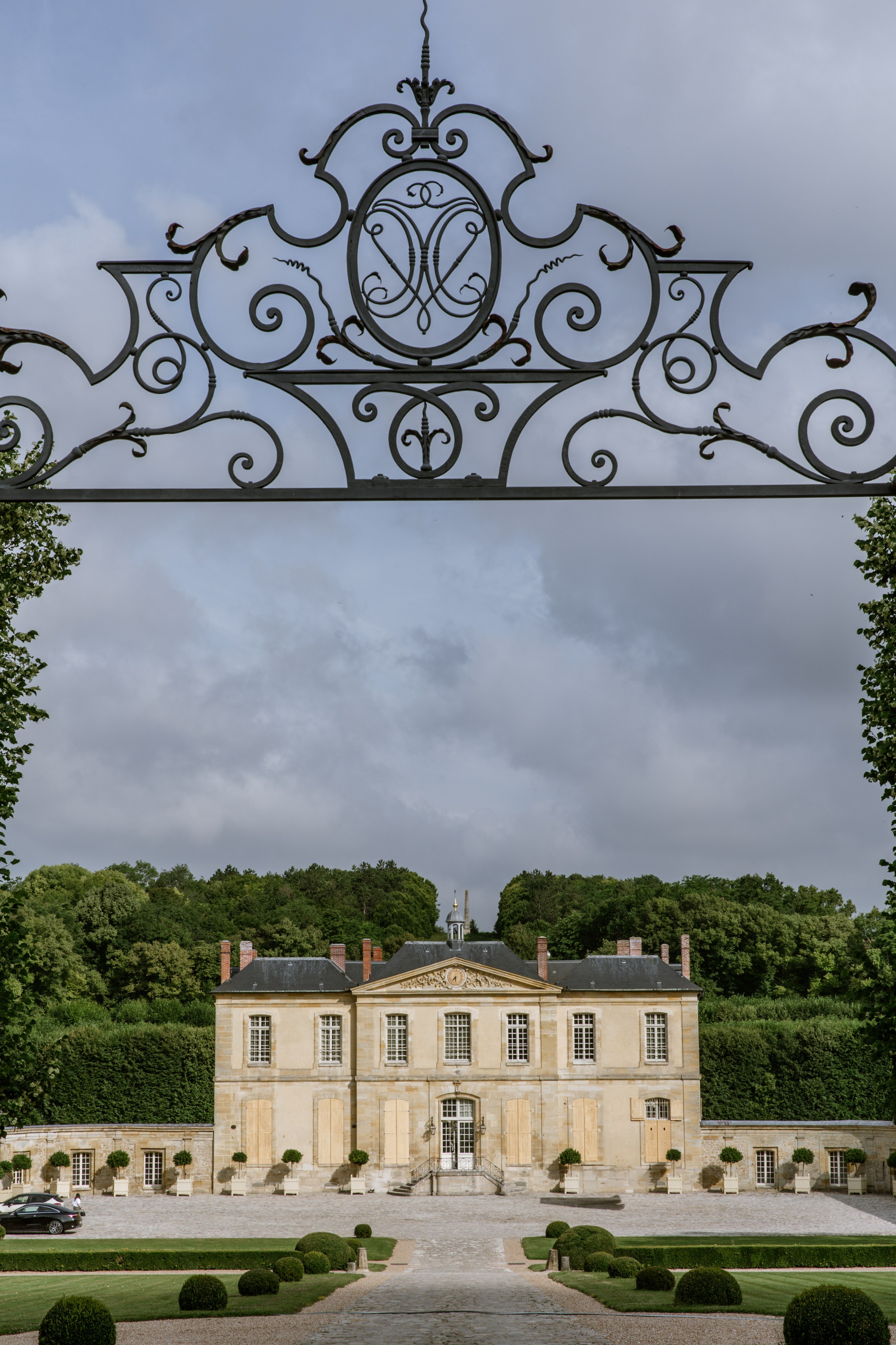 Nan & Brian | Château de Villette Wedding in France. Paris Wedding Photographer
