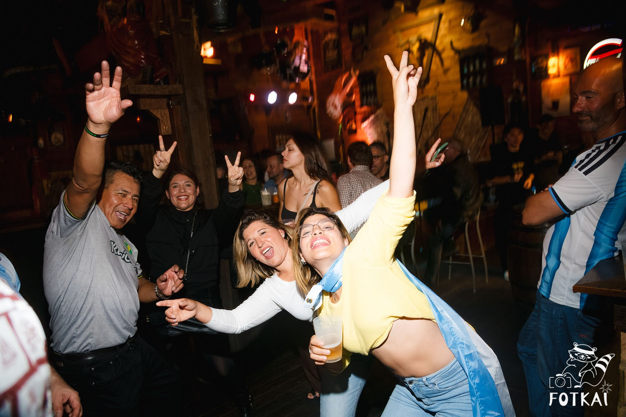 Los Ekilibristas de la Cuerda Floja — Фото с концерта в Торревьехе, 2026 | FOTKAI