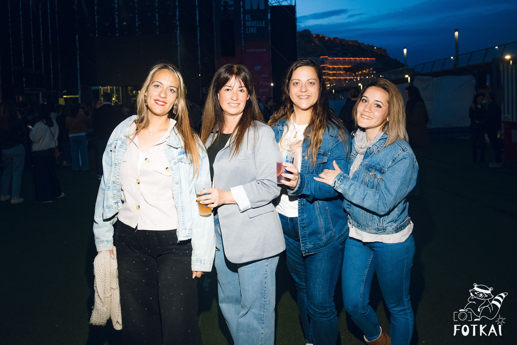 Marta Santos — Fotos del concierto en Alicante 2026: pop flamenco en El Muelle Live | FOTKAI