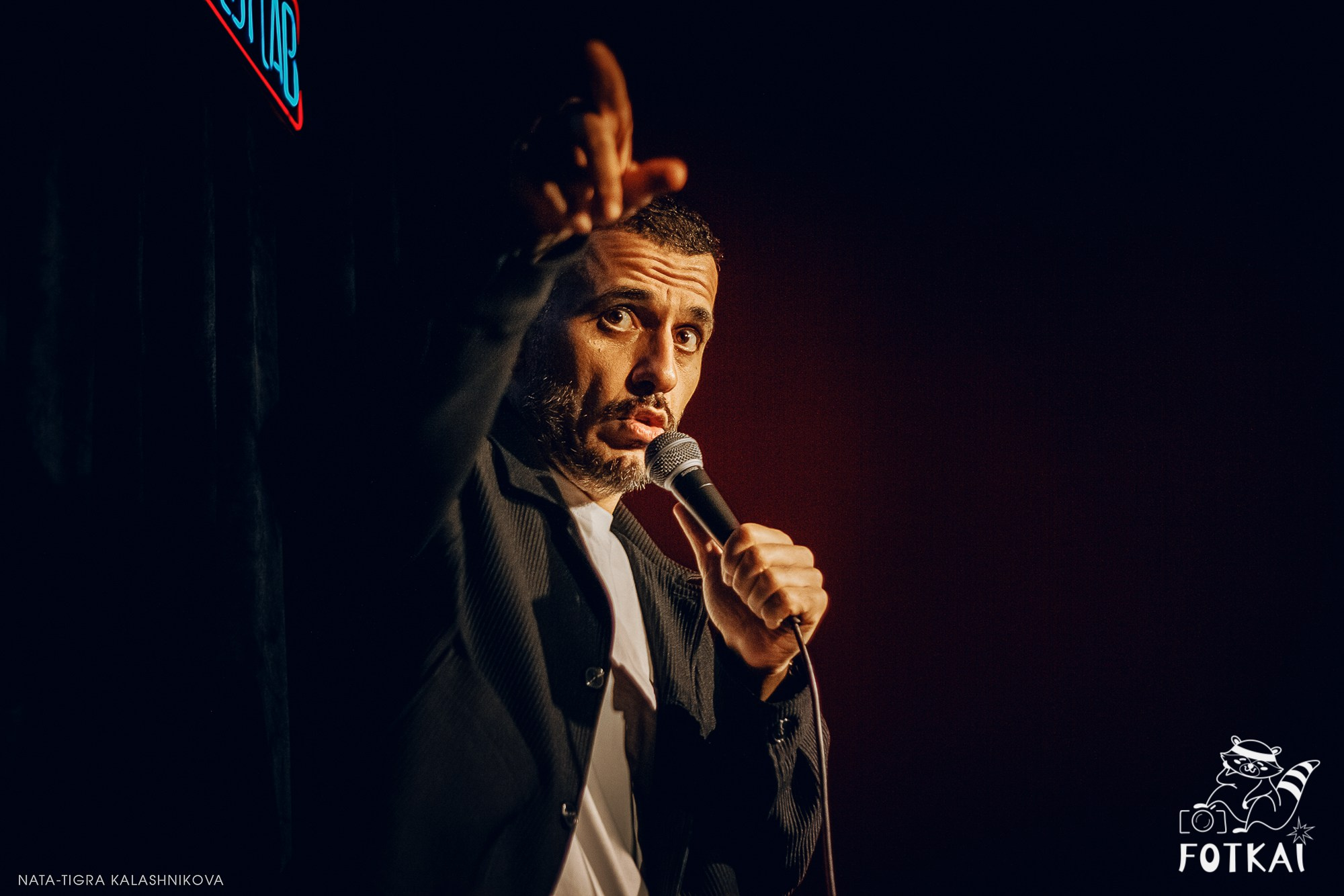 Eduard Matsaberidze en Madrid 14 de febrero 2026 — fotos del show de stand-up | FOTKAI