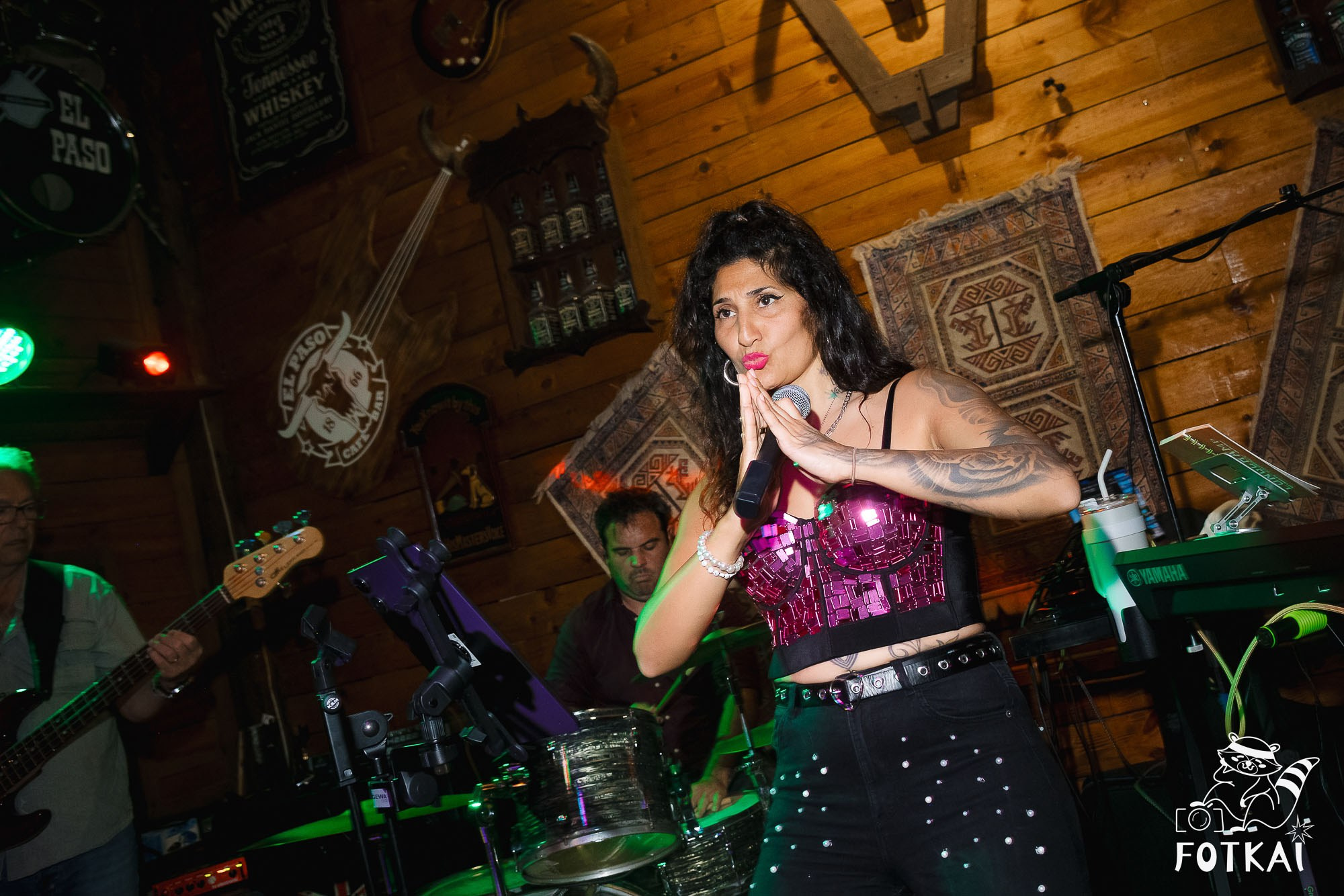 Tributo a Amy Winehouse en El Paso Bar (2 de mayo de 2026) – Fotos, concierto en vivo y ambiente único | FOTKAI