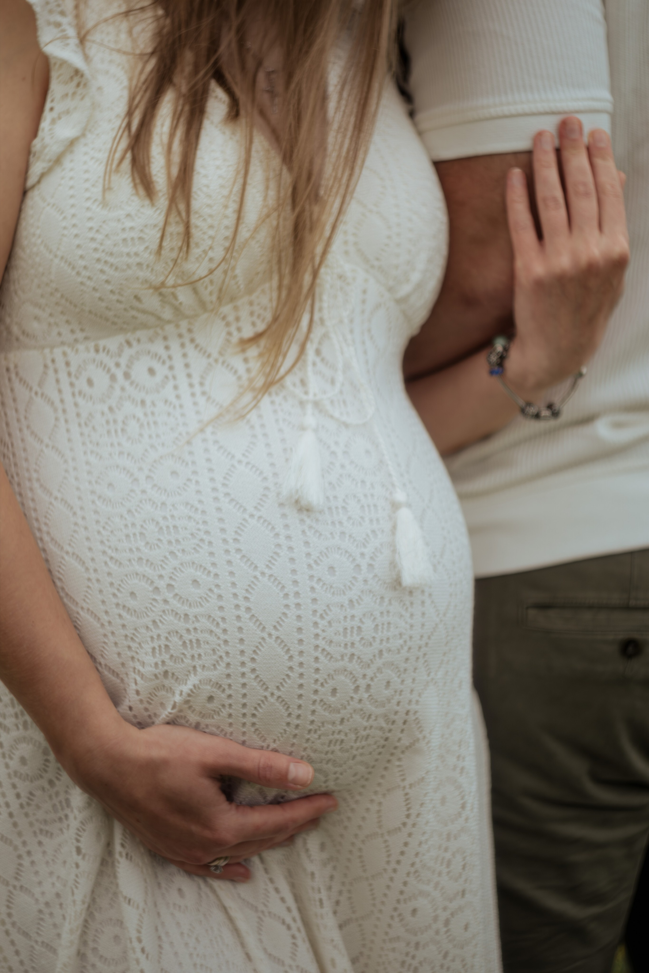 A Calm Maternity Story by the Sea in Asturias. Intimate moments & heartfelt portraits Anna Luchina