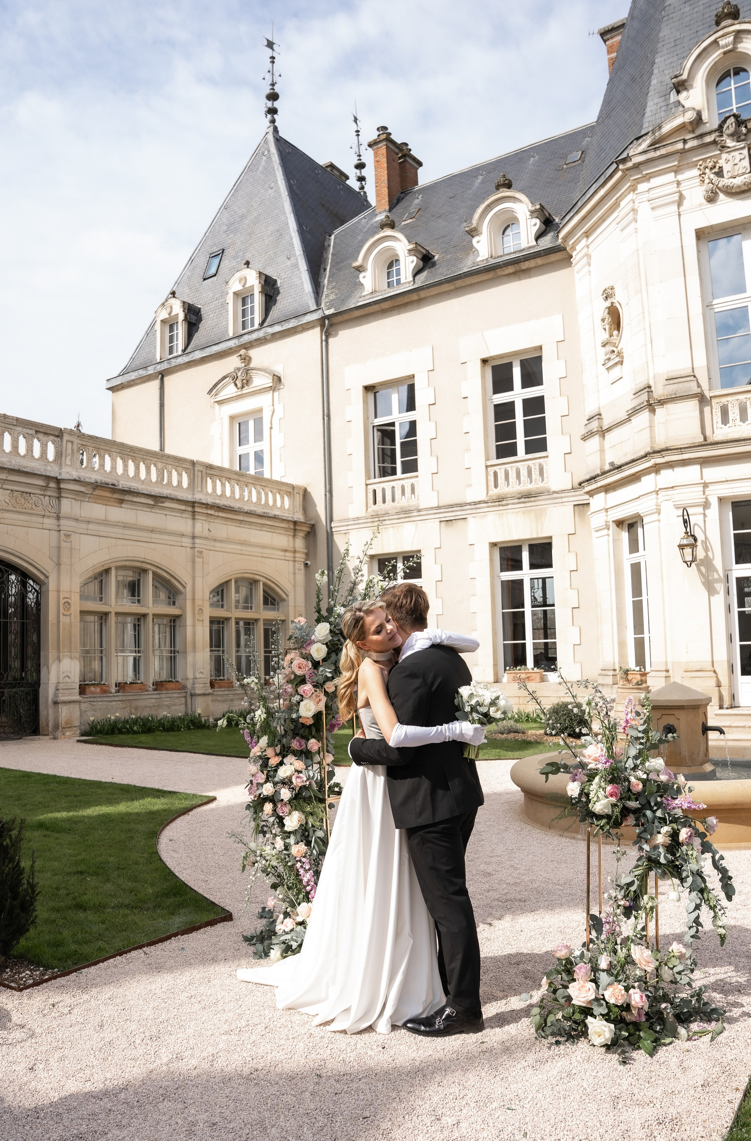 Chateau elopement inspiration. Wedding photographer in Paris Oksana Shum