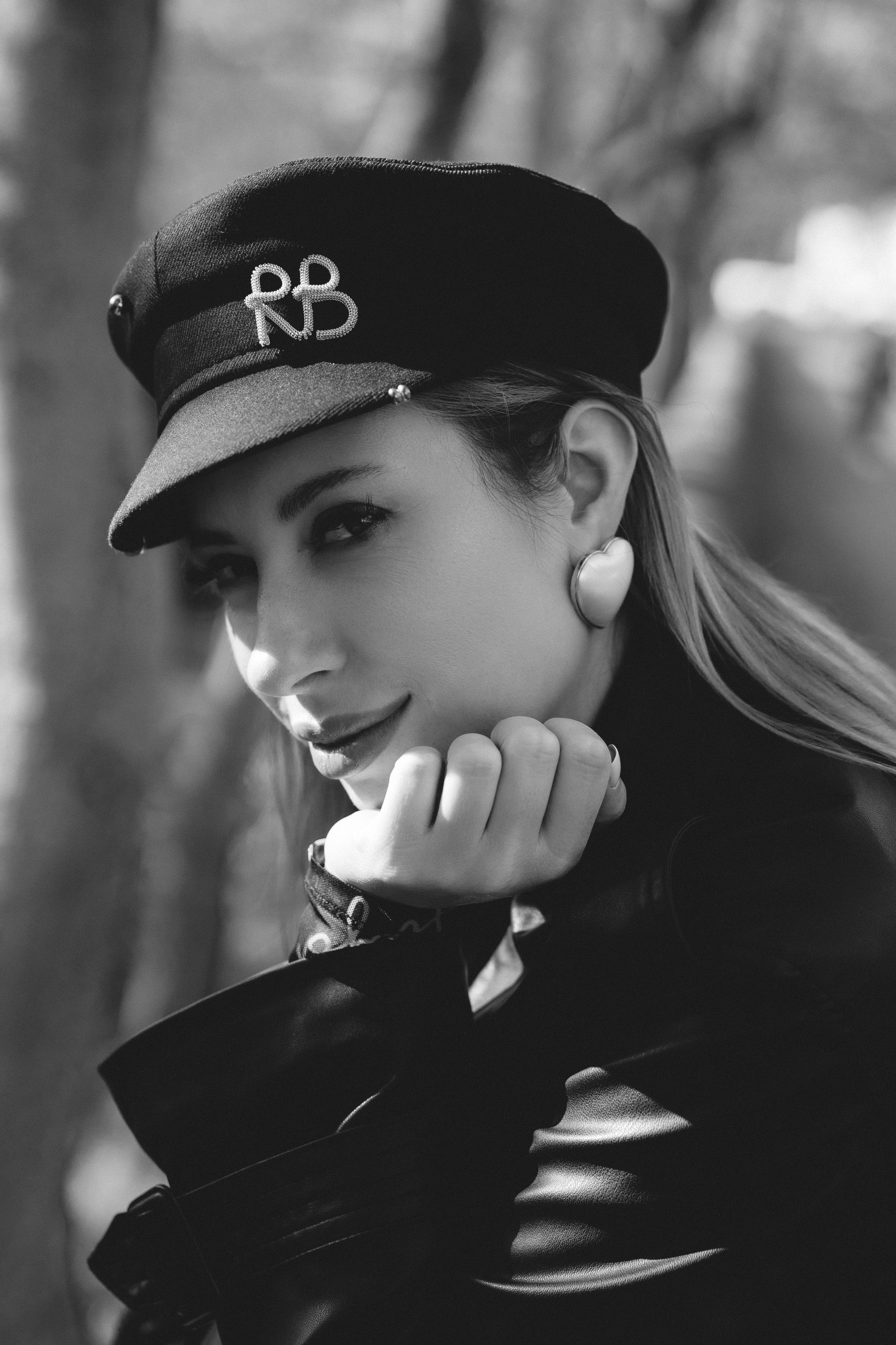 Street Portrait in Leipzig. Woman in black Leather Coat. Stylish. Charismatic Photography by Kristina Kozheltsova. Kristina Kozheltsova- Soulful Portrait&Lifestyle&Love Story Photographer in Leipzig, Germany