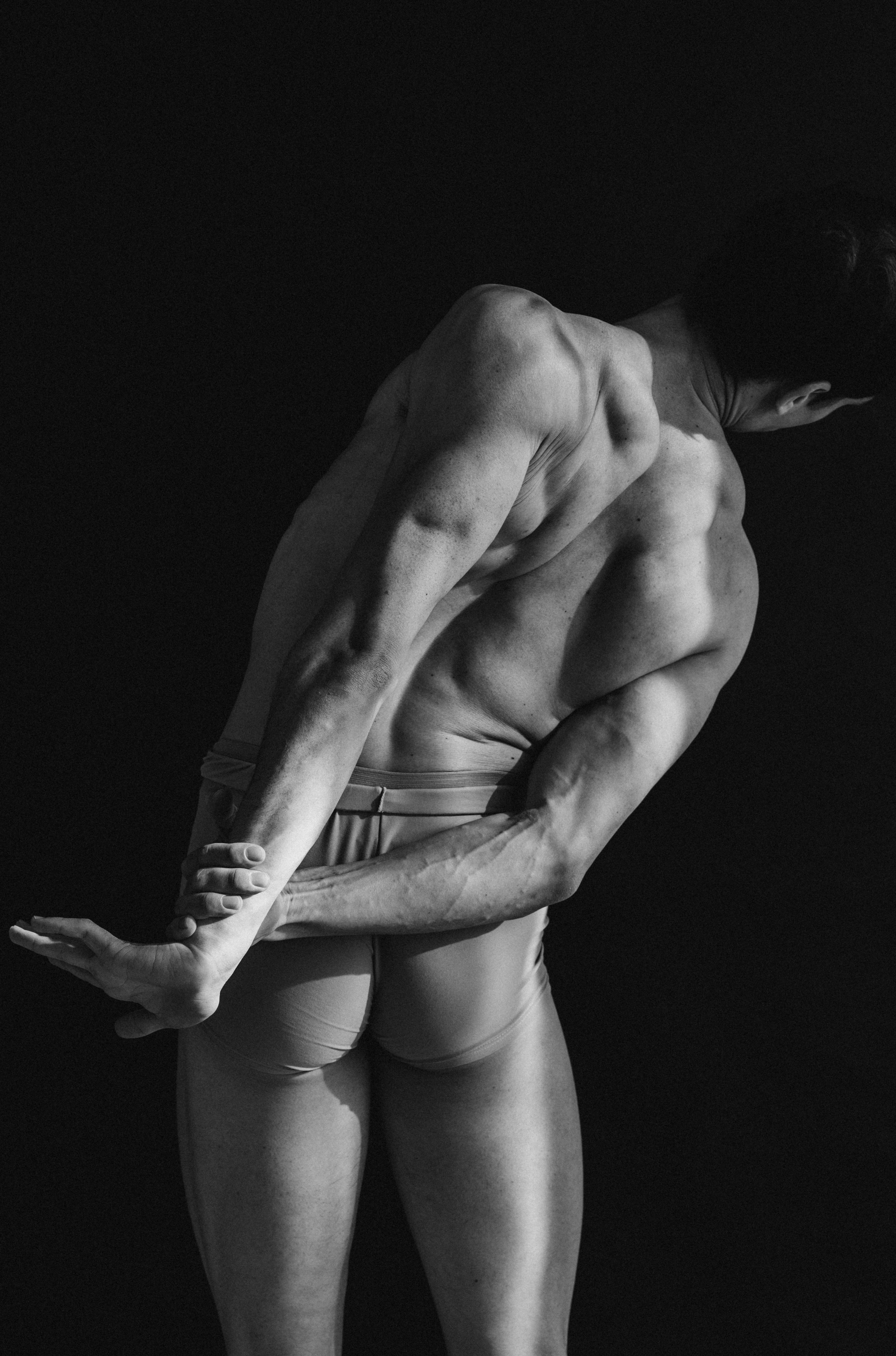 DANCERS. Victoria Olonen – Cinematic Portrait Artist | Helsinki & Europe