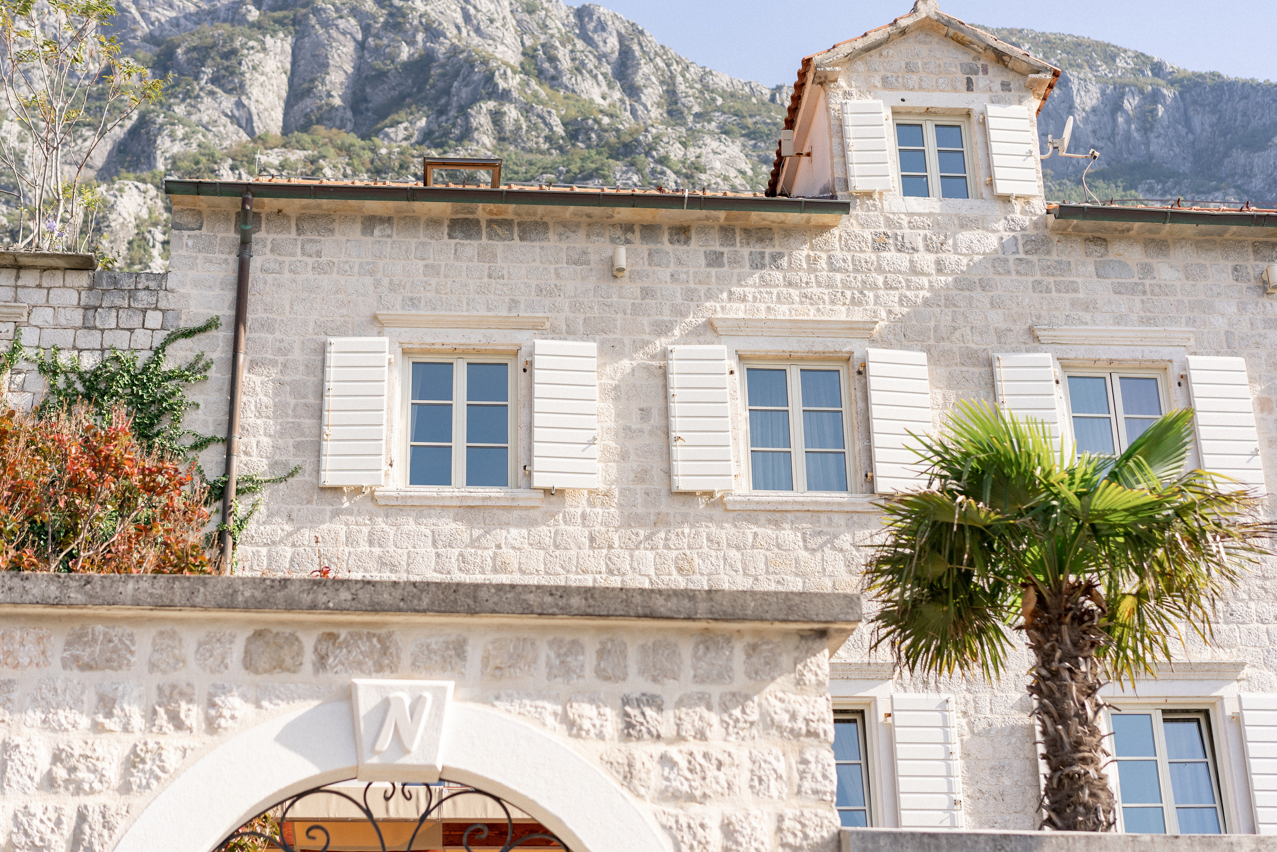 Intimno i udobno venčanje u Vili Nikčević u Crnoj Gori