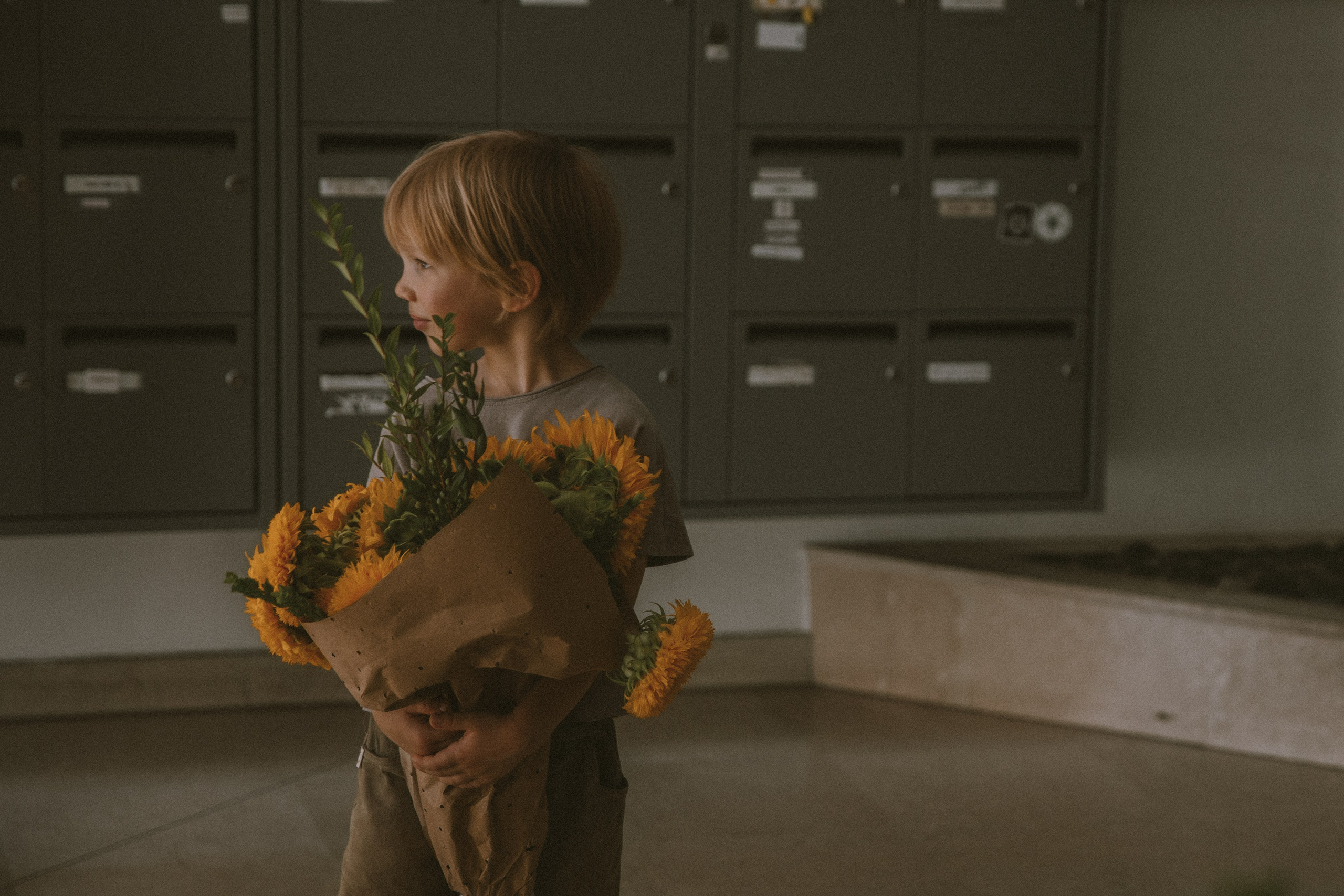 Family At Home Photoshoot in Paris | Natural Lifestyle Photography. Paris Wedding Photographer