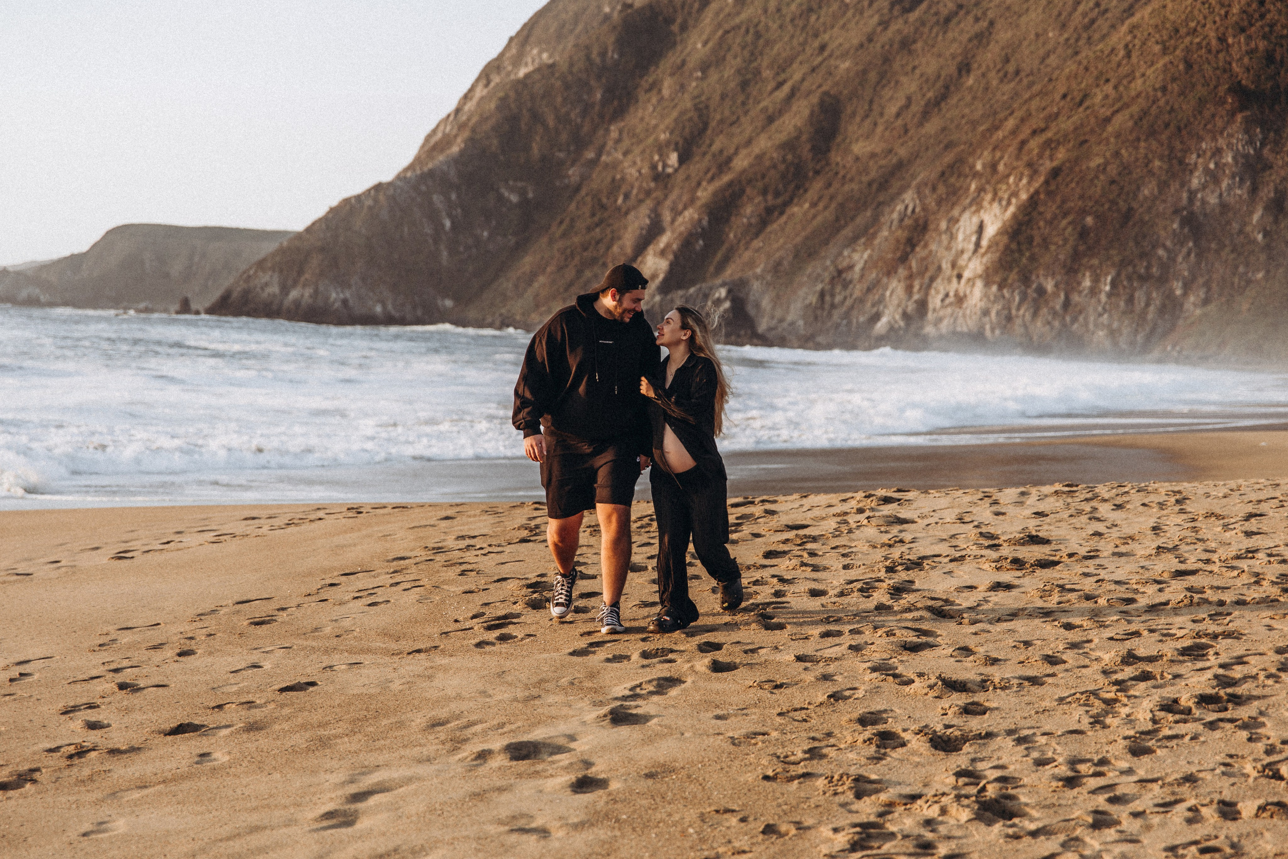 Romantic Couple Beach Photoshoot in Chile — Golden Hour Session. Photographer in Santiago, Chile Anna Almazova