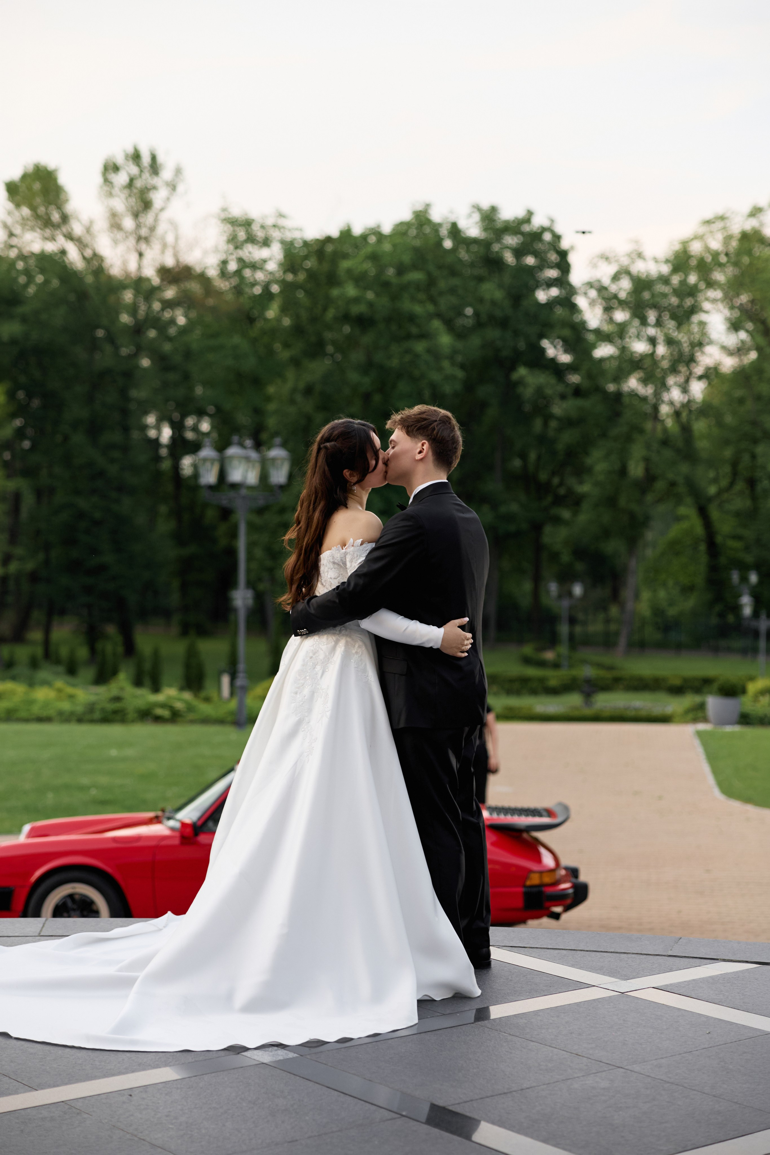 Wiktoria & Kacper. Pałac Goetz. Fotograf ślubny i rodzinny w Krakowie Yana Klymova