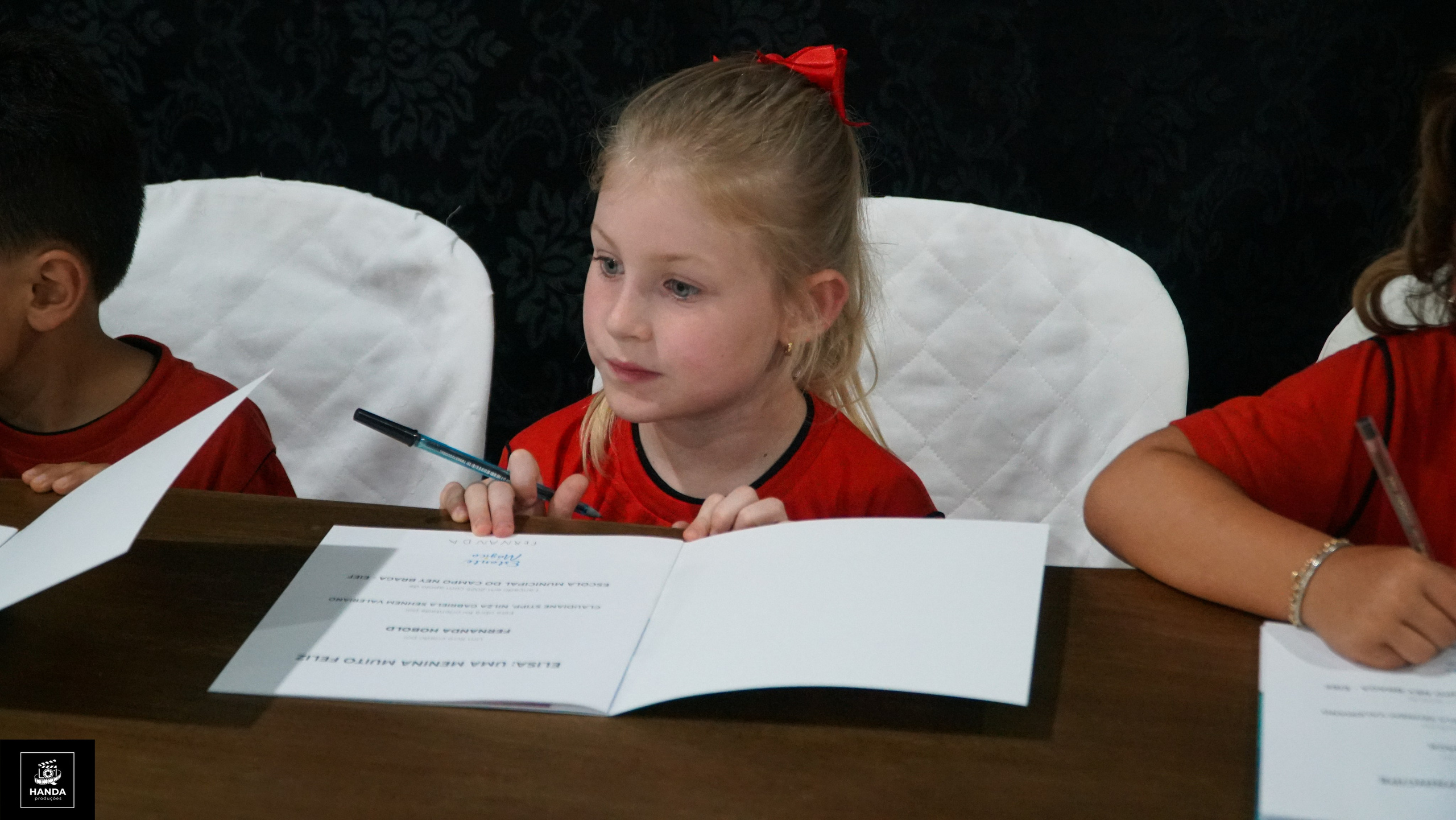 Noite autógrafos colégio Aurélio Buarque de Holanda. Handa Produções