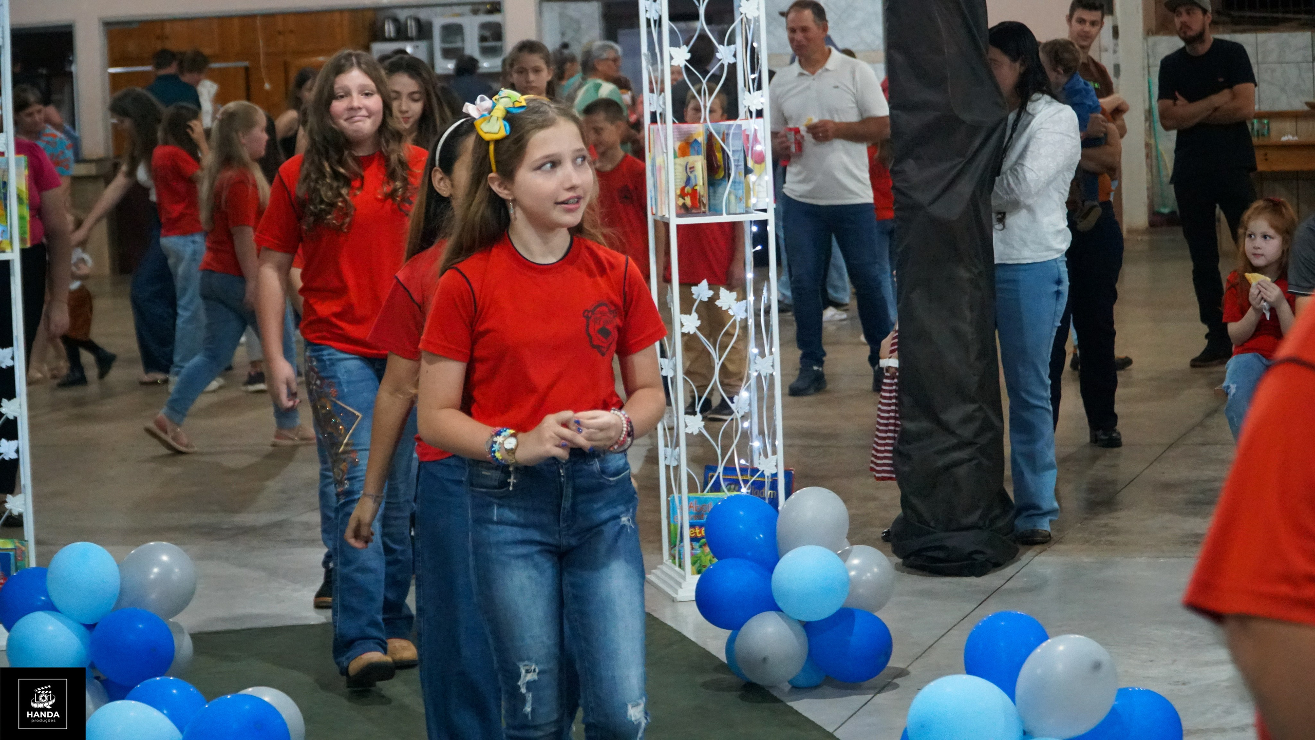 Noite autógrafos colégio Aurélio Buarque de Holanda. Handa Produções