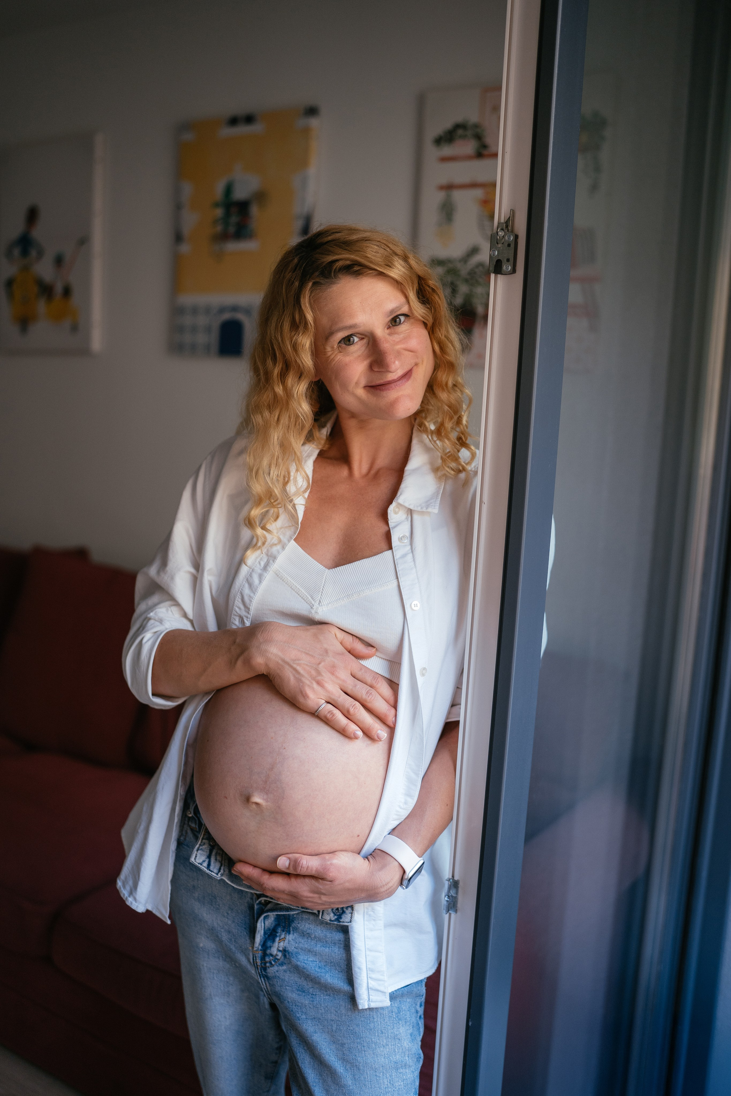 Candid pregnancy photoshoot in the park. Photographer in Madrid, Spain. Alyona Belyaninova