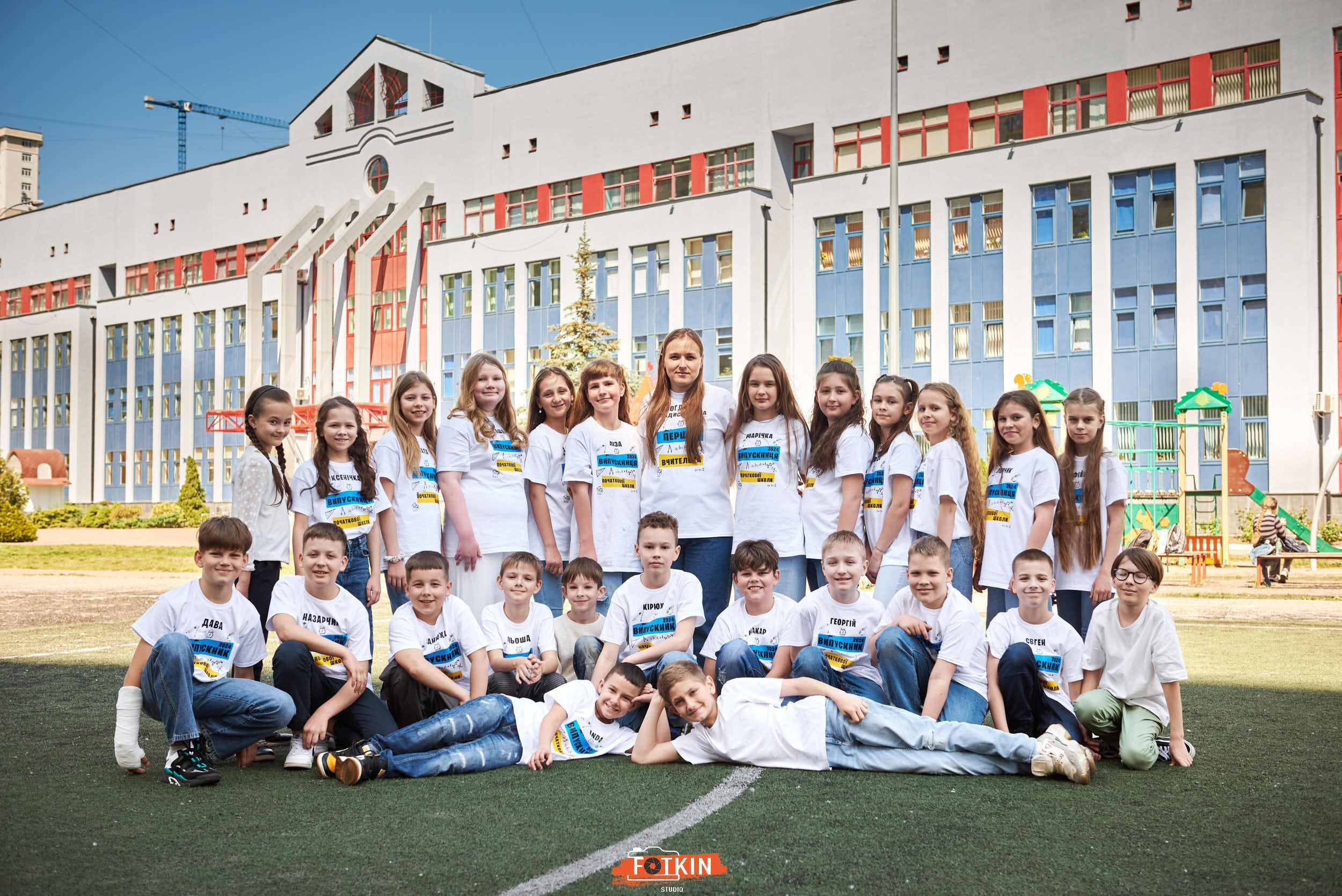 Випускні фотоальбоми для 4 класу Київ та область. Випускні альбоми фотокниги Київ та Дніпро