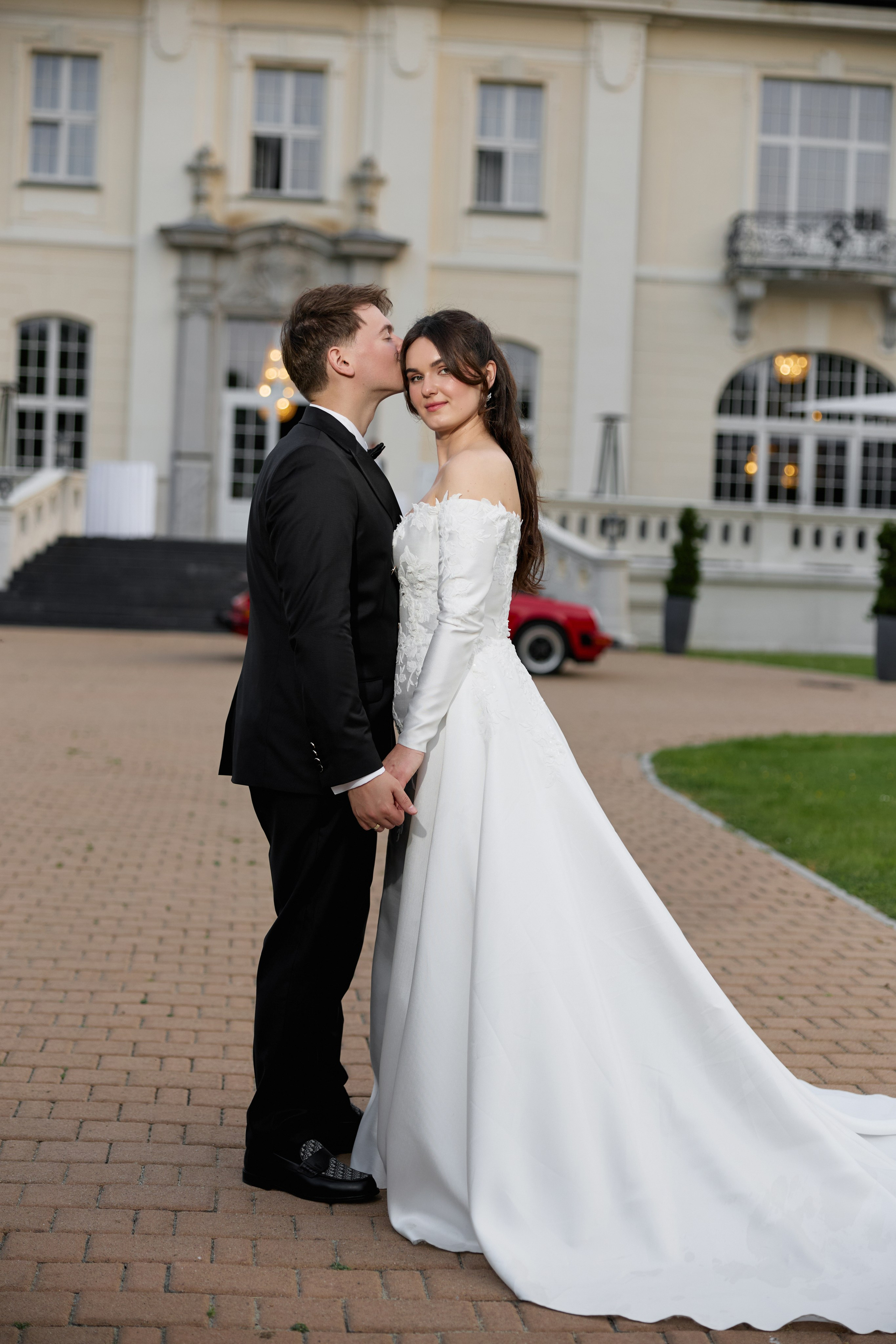 Wiktoria & Kacper. Pałac Goetz. Fotograf ślubny i rodzinny w Krakowie Yana Klymova