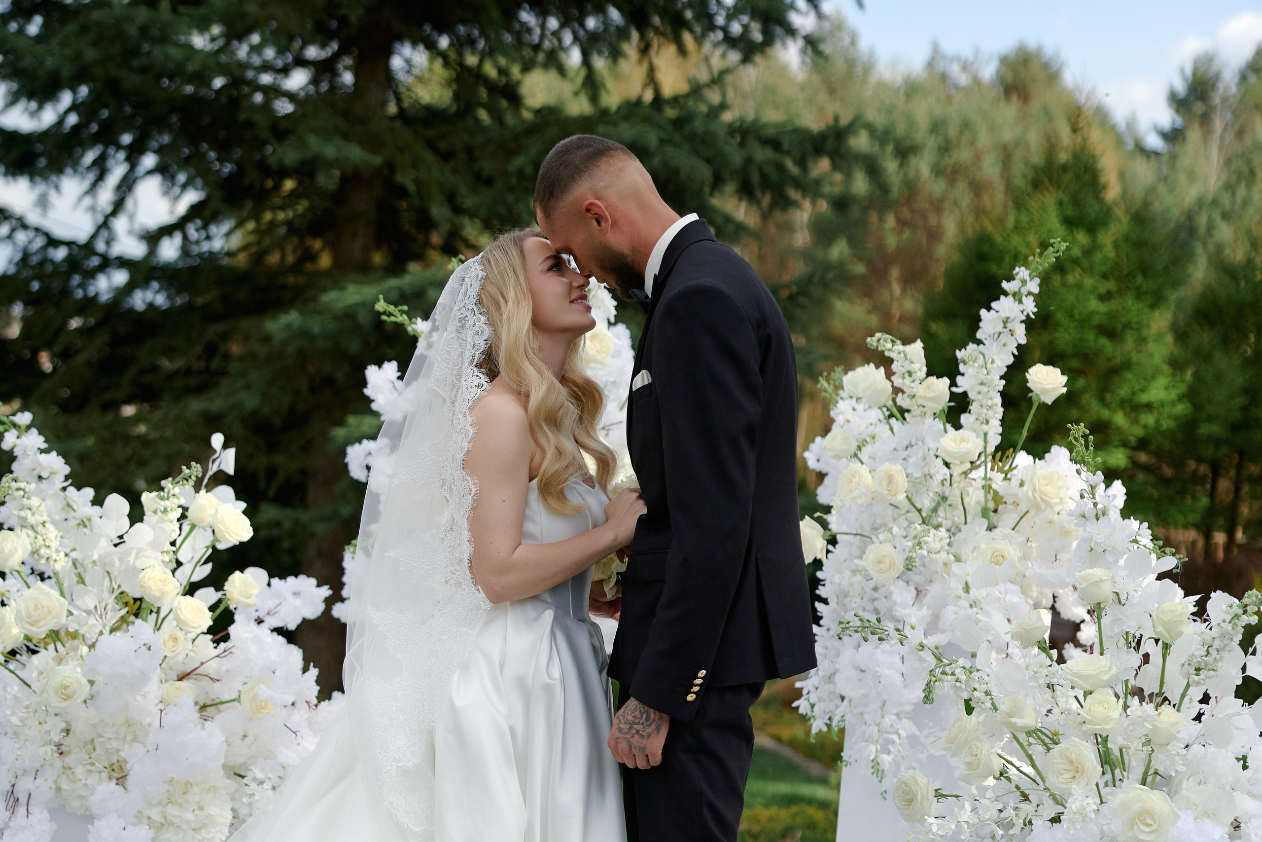 Natalia & Roman. Dworek przy lesie. Fotograf ślubny i rodzinny w Krakowie Yana Klymova