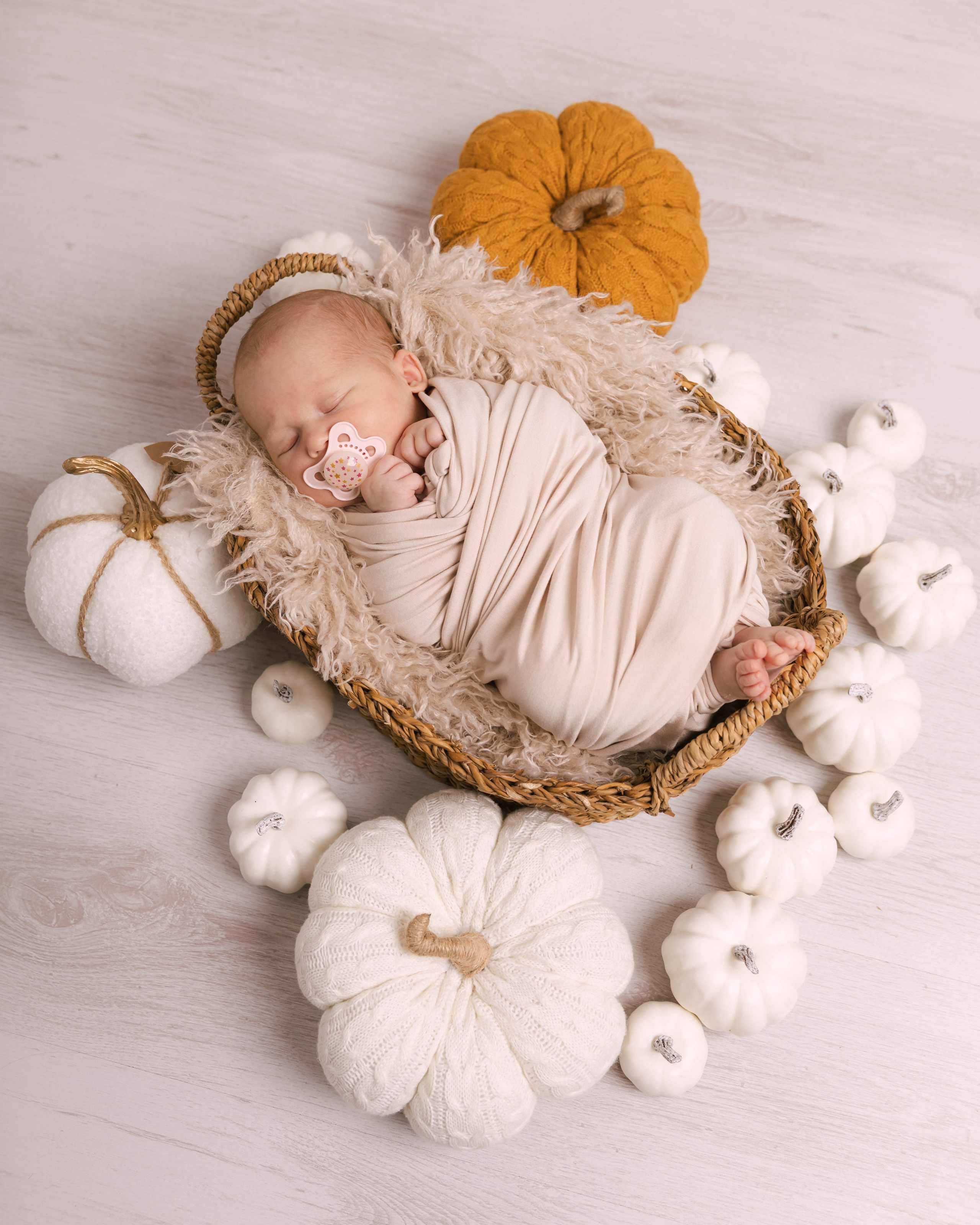 První měsíc života. Лайфстайл и семейный фотограф в г. Писек Чехия Оксана Телупилова