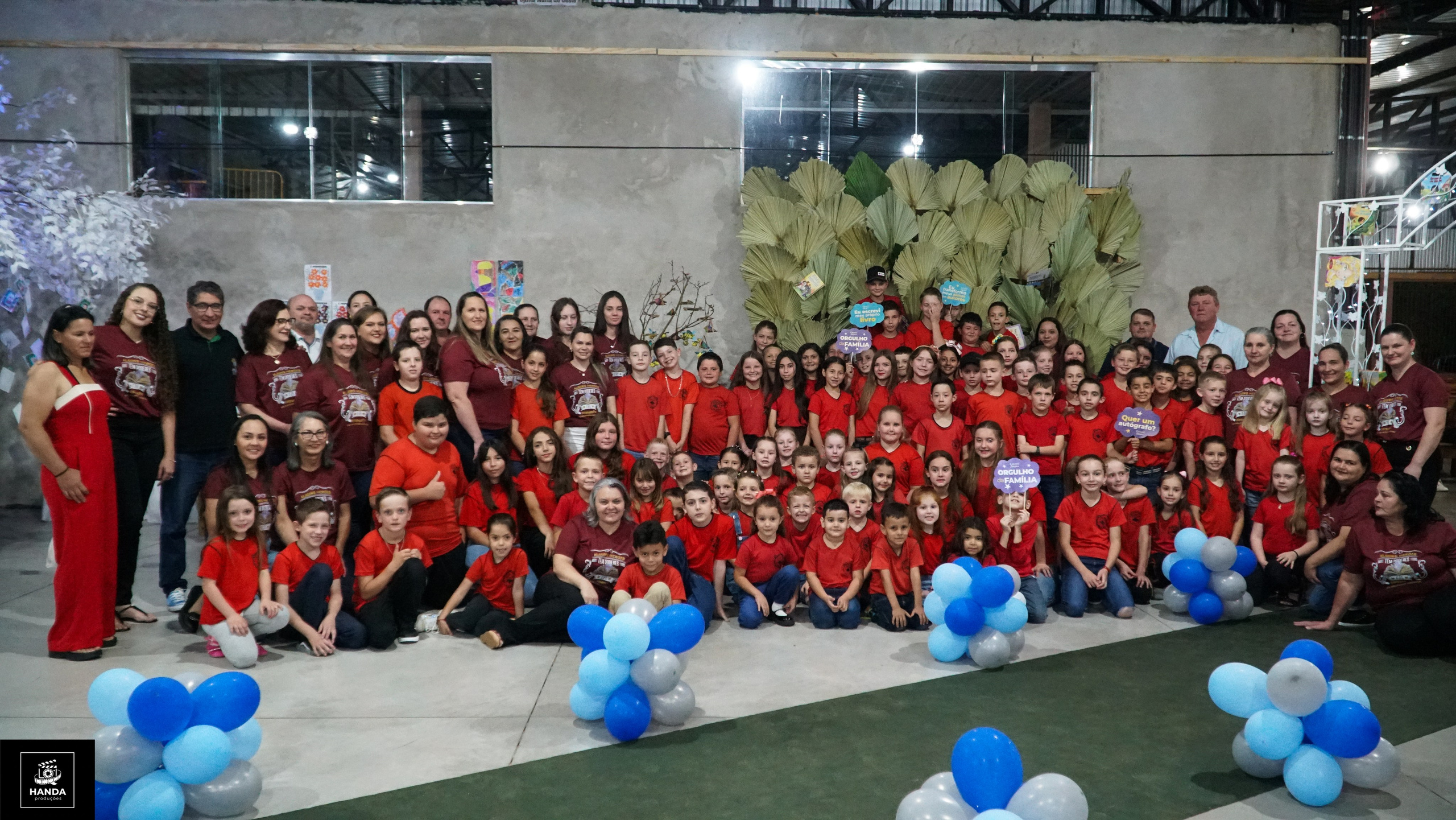 Noite autógrafos colégio Aurélio Buarque de Holanda. Handa Produções