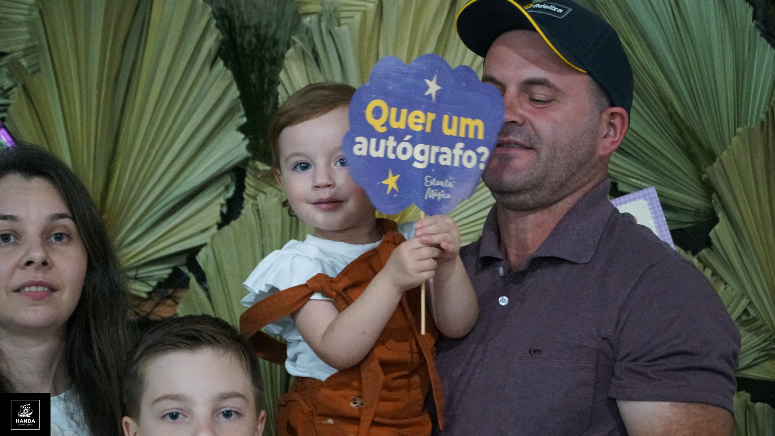 Noite autógrafos colégio Aurélio Buarque de Holanda. Handa Produções