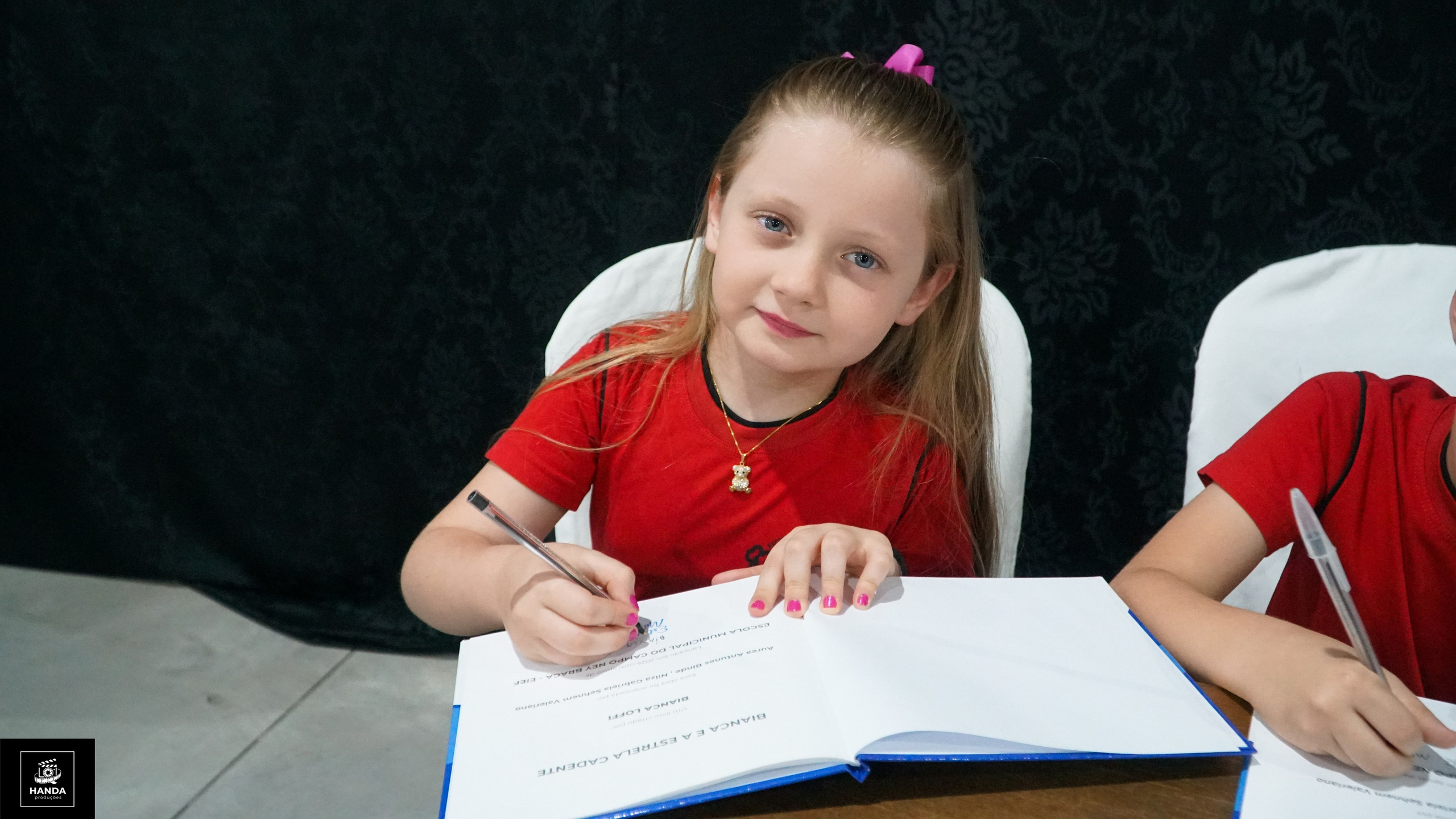Noite autógrafos colégio Aurélio Buarque de Holanda. Handa Produções