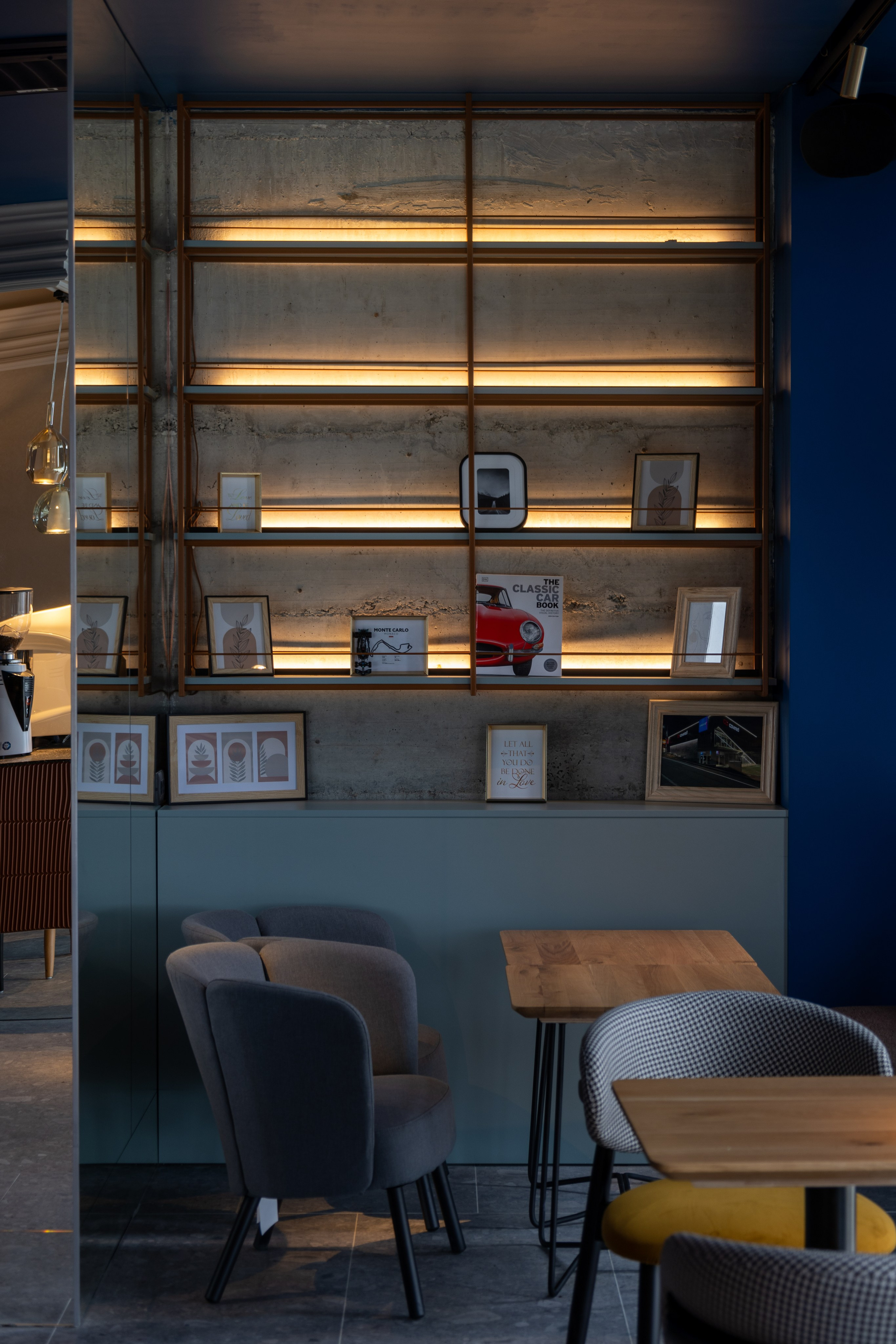 Cafenea “Monte Carlo” Buhuși. Fotograf. Lucrez cu oameni, produse și spații. Portret și fotografie creativă. Bacău, România. Lidia Savinoiu