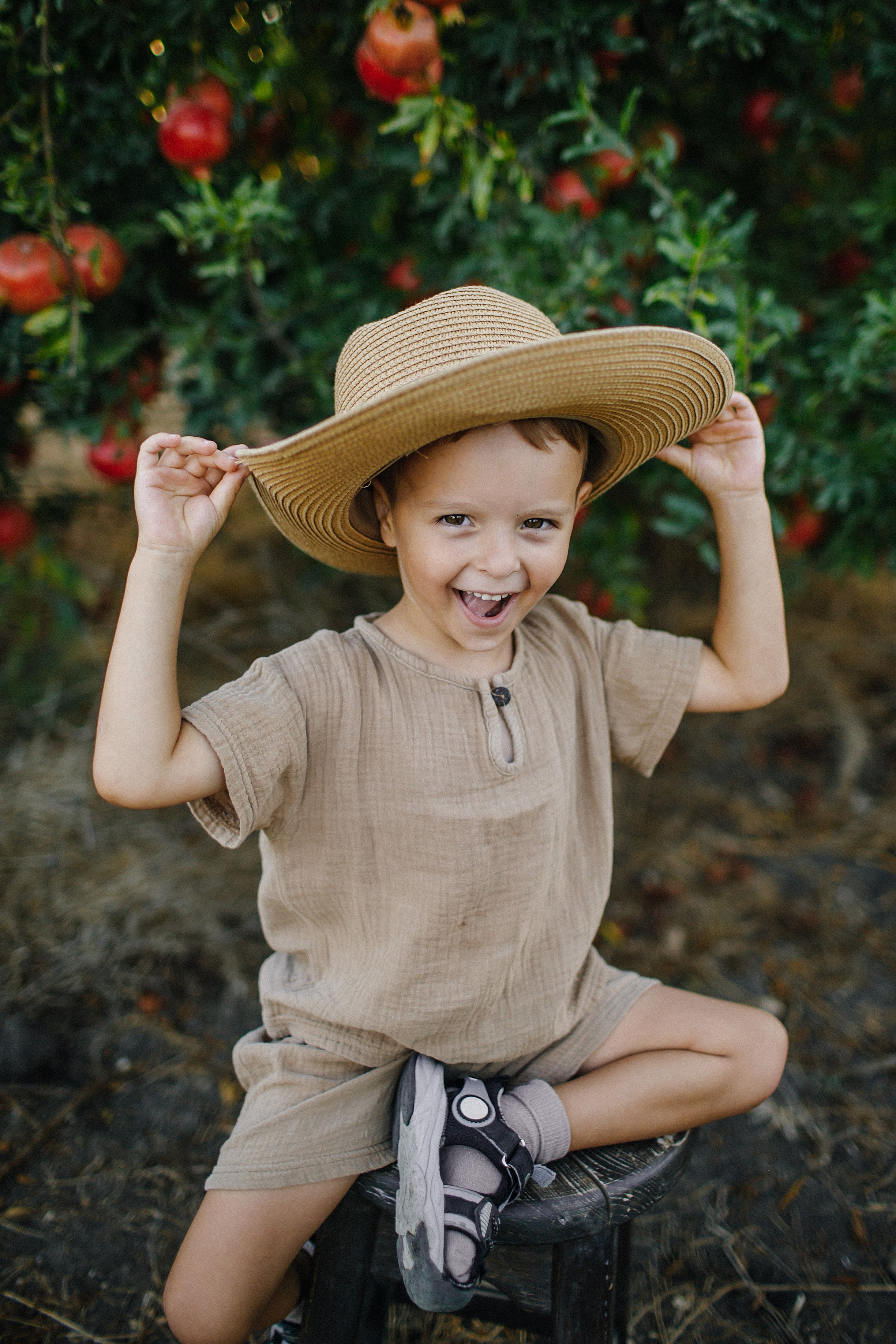 Binyamina garden. Family photographer in Israel