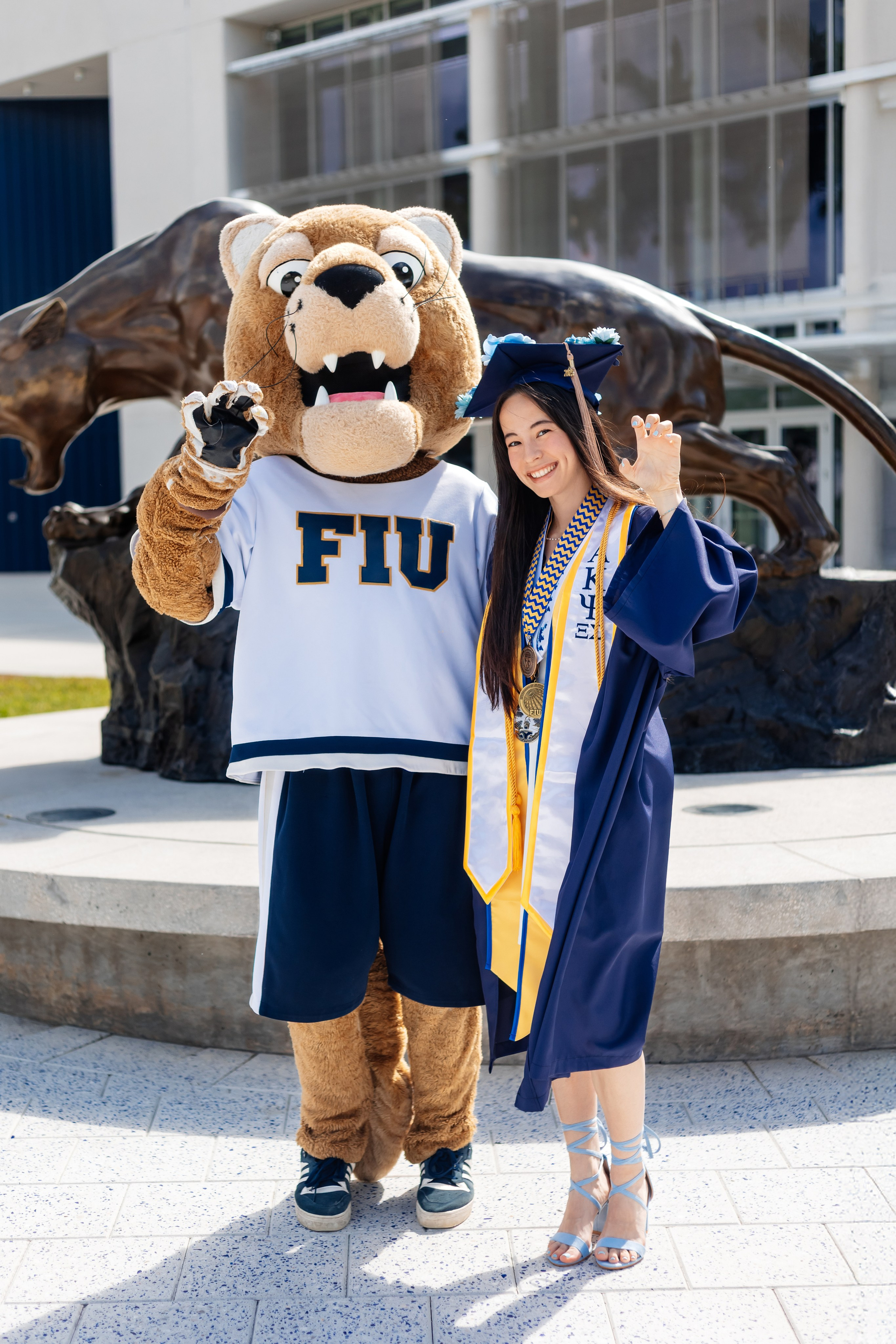 What (and Who) to Bring to Your Grad Photoshoot. Portrait and graduation photographer Marina Simanava