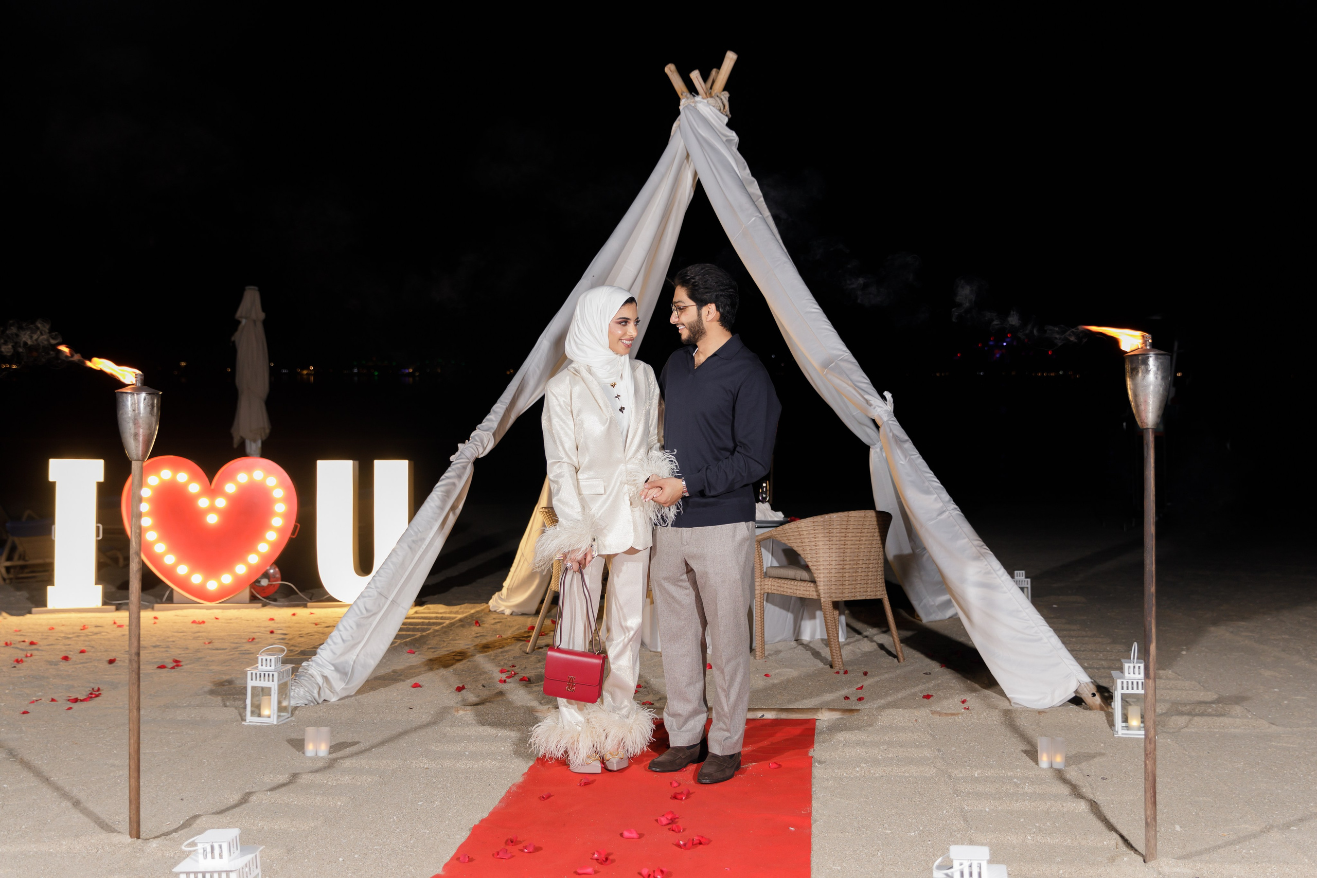 Beach proposal M&A. Photographer Anna Curly | Weddings and Events in Dubai