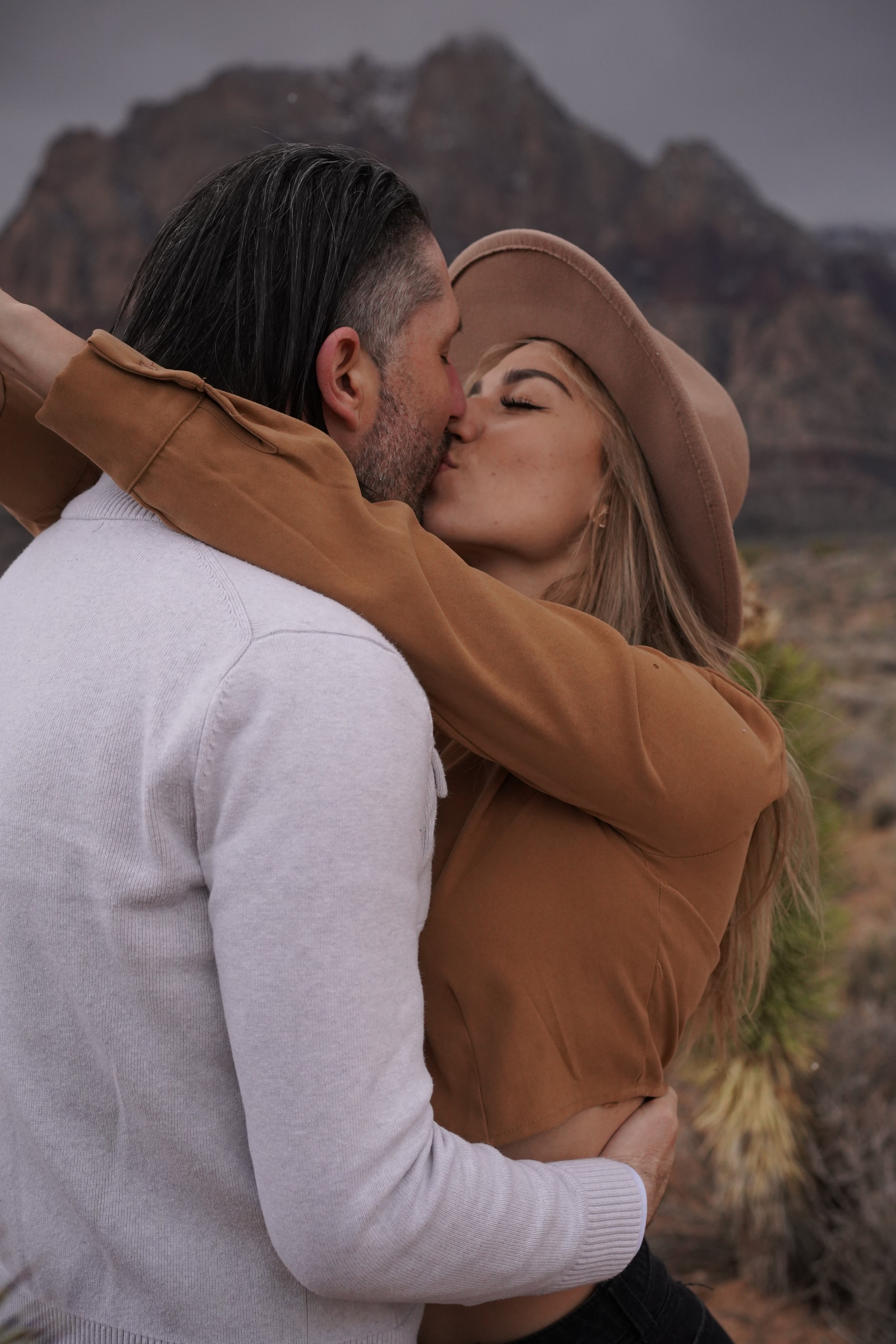 Love story photoshoot. Engagement photoshoot. Couple photoshoot. Malibu. Family photoshoot, Get away photoshoot in California. Beautiful love story photoshoot.