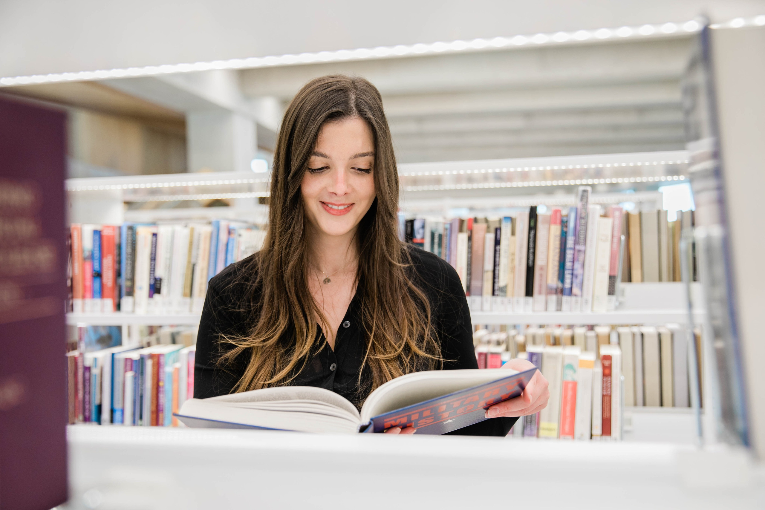 Darina — Calgary Public Library. Fotografía accesible en Calgary