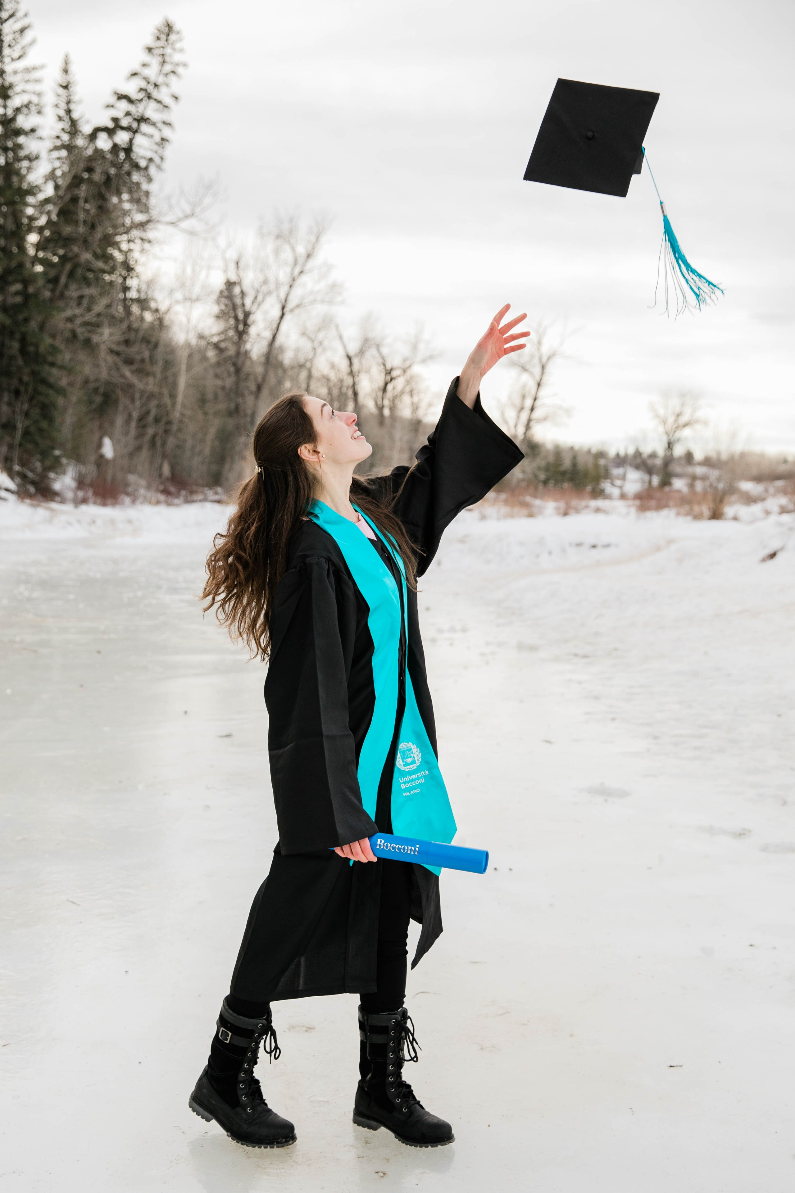 Laurance Graduation — Fish Creek Park. Fotografía accesible en Calgary