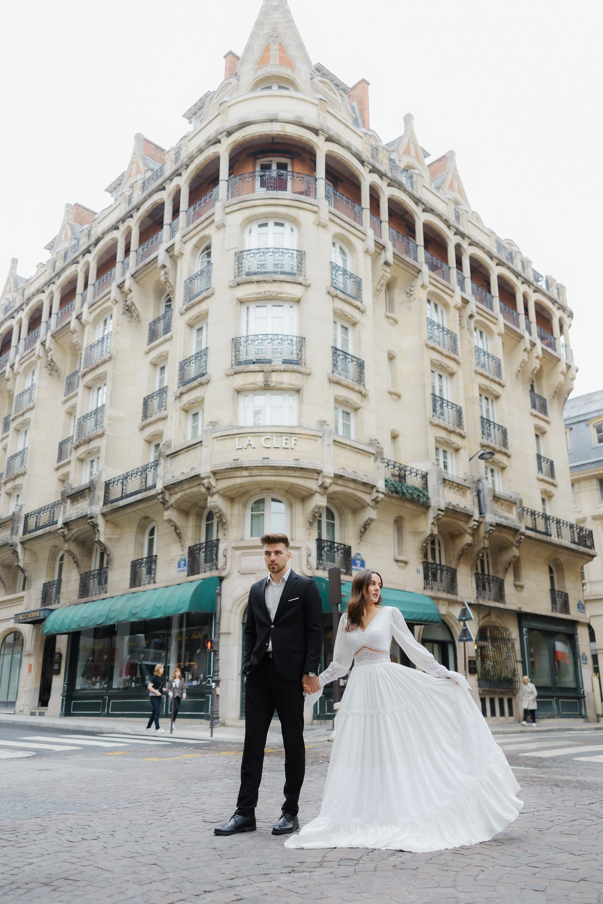 Tymeea & Fineas | France