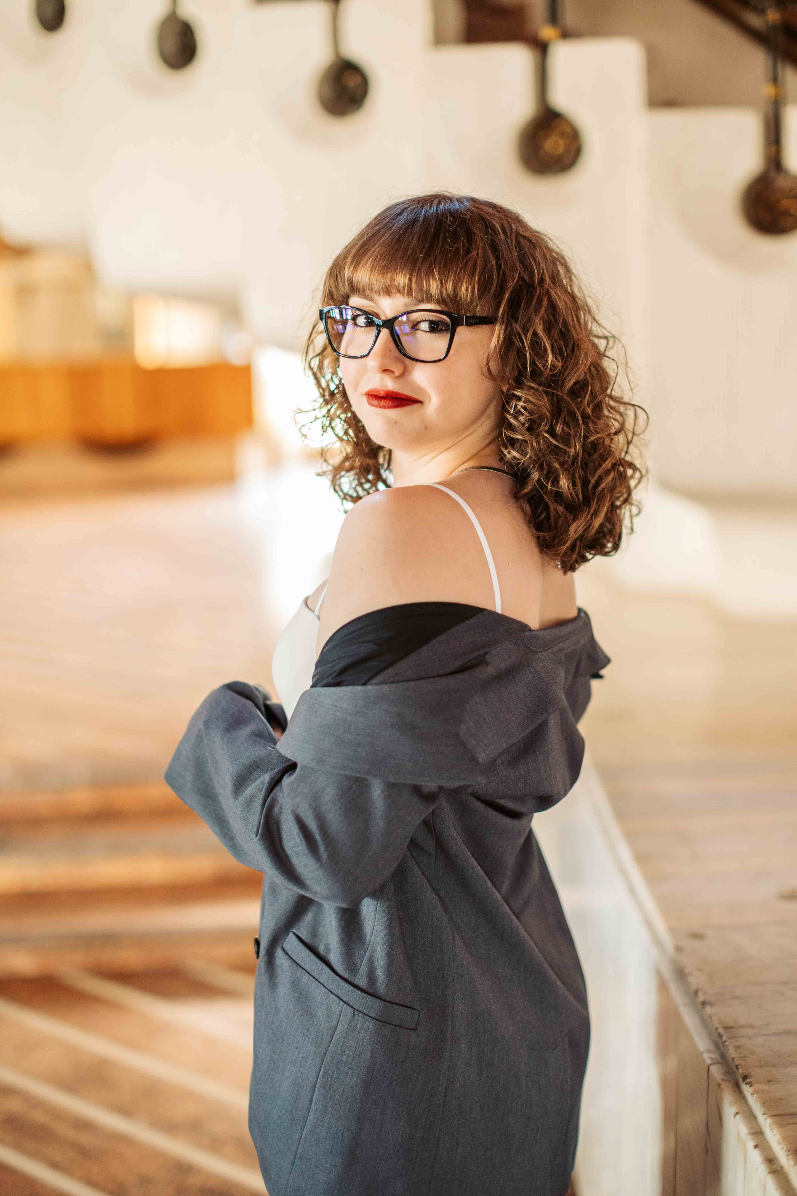 12C — Unirea. Contrast Studio