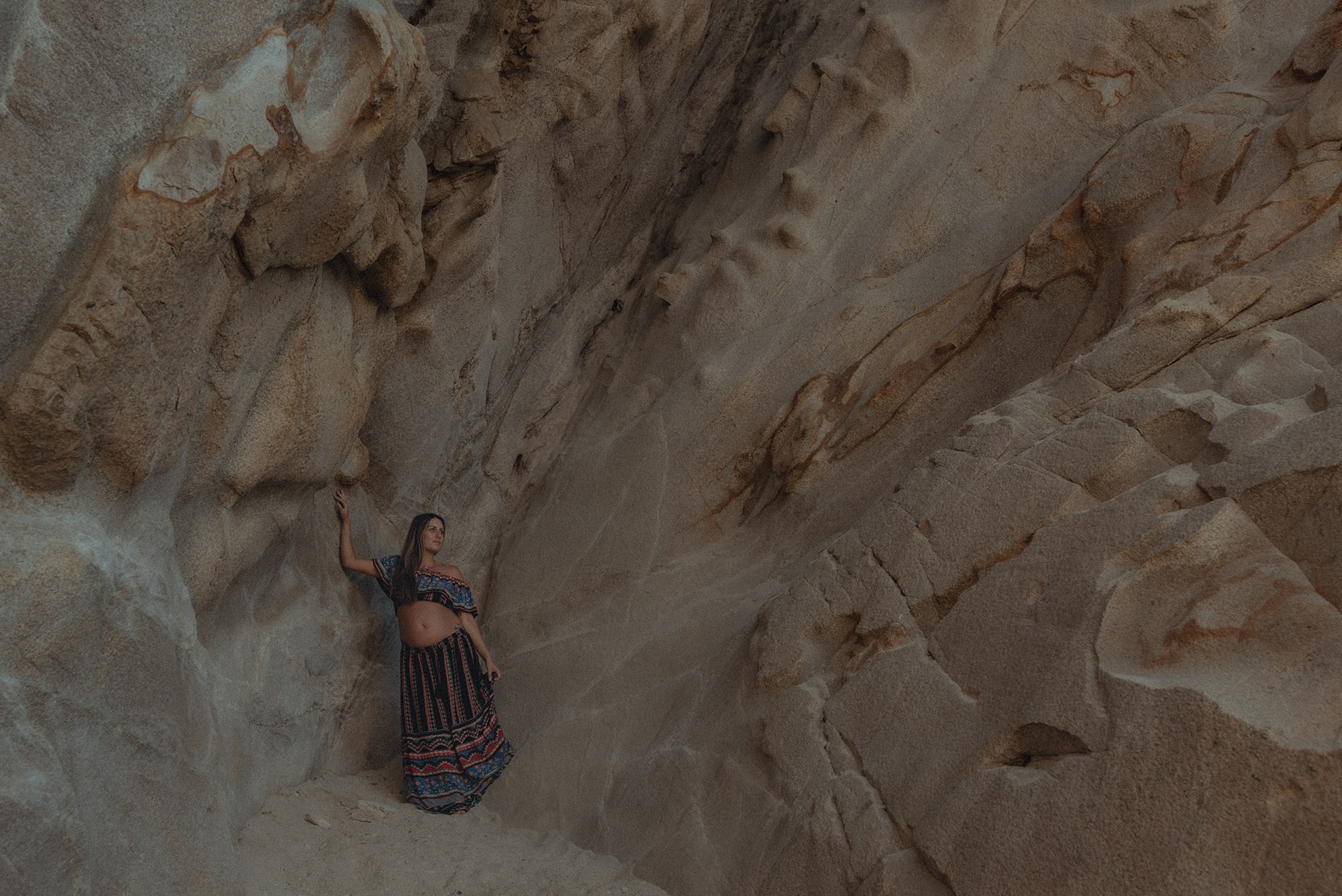 Maternity Photos in Los Cabos – Beauty and Tenderness in Every Frame. Wedding & Family Photographer in Los Cabos – Izrael Reyna Photography